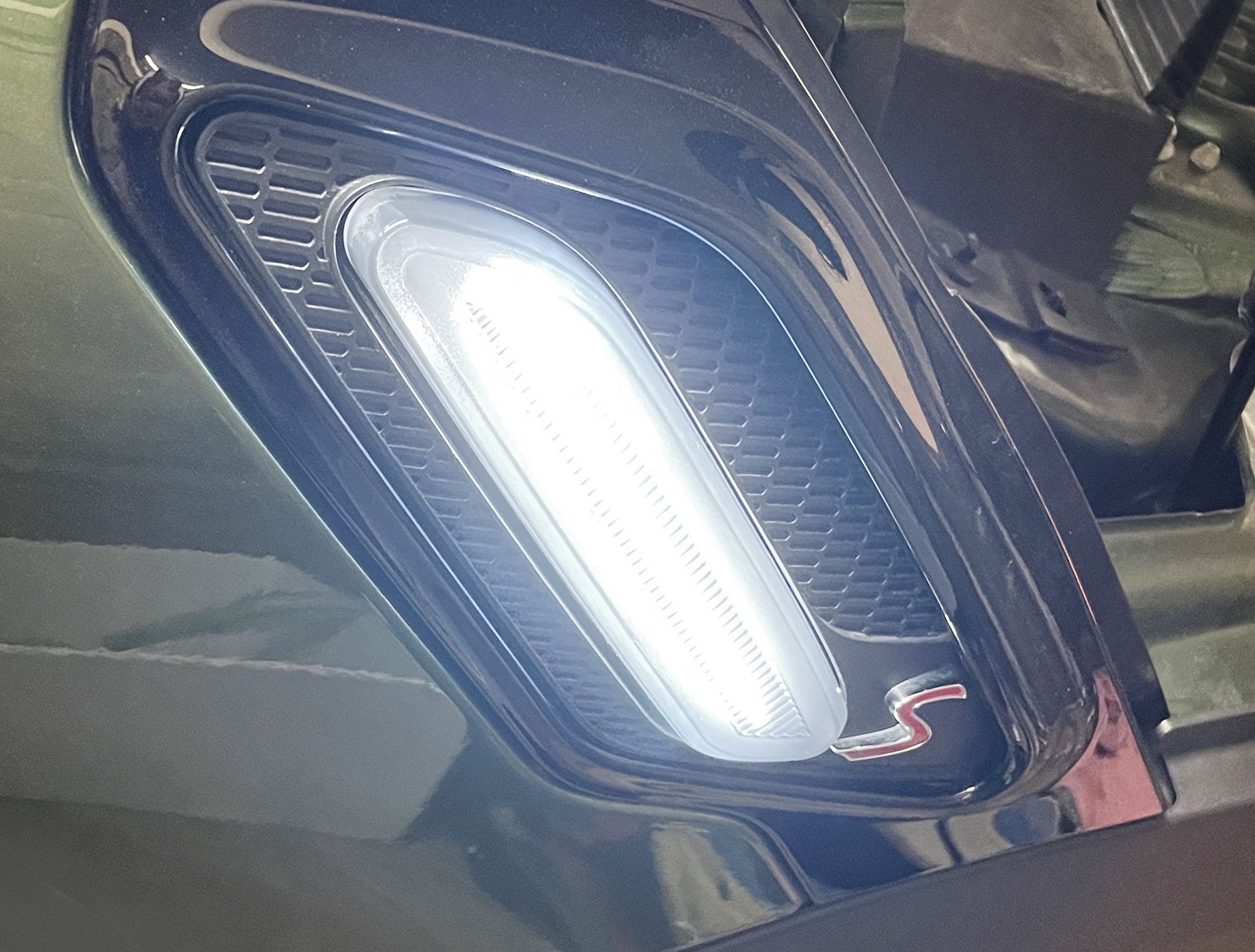 Clear Lens White LED Fender Side Marker Blinker Lights for MINI Cooper R60 R61 - Enhanced Visibility & Style Upgrade for Night Driving & Custom Car Mods