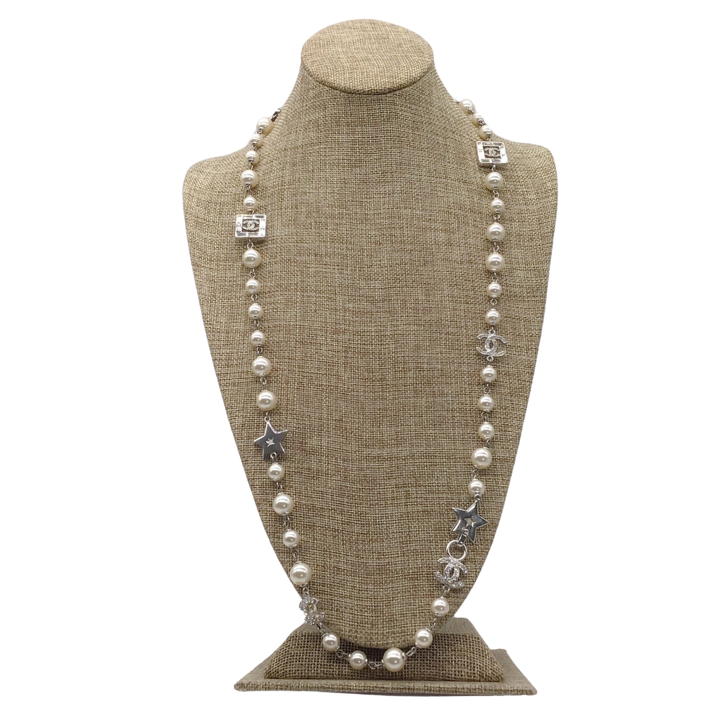 Chanel CC Logo Faux Pearl & Crystal Star Pendant Necklace - Vintage 2006 Cream & Silver Fashion Jewelry for Women, Perfect for Parties, Weddings & Special Occasions