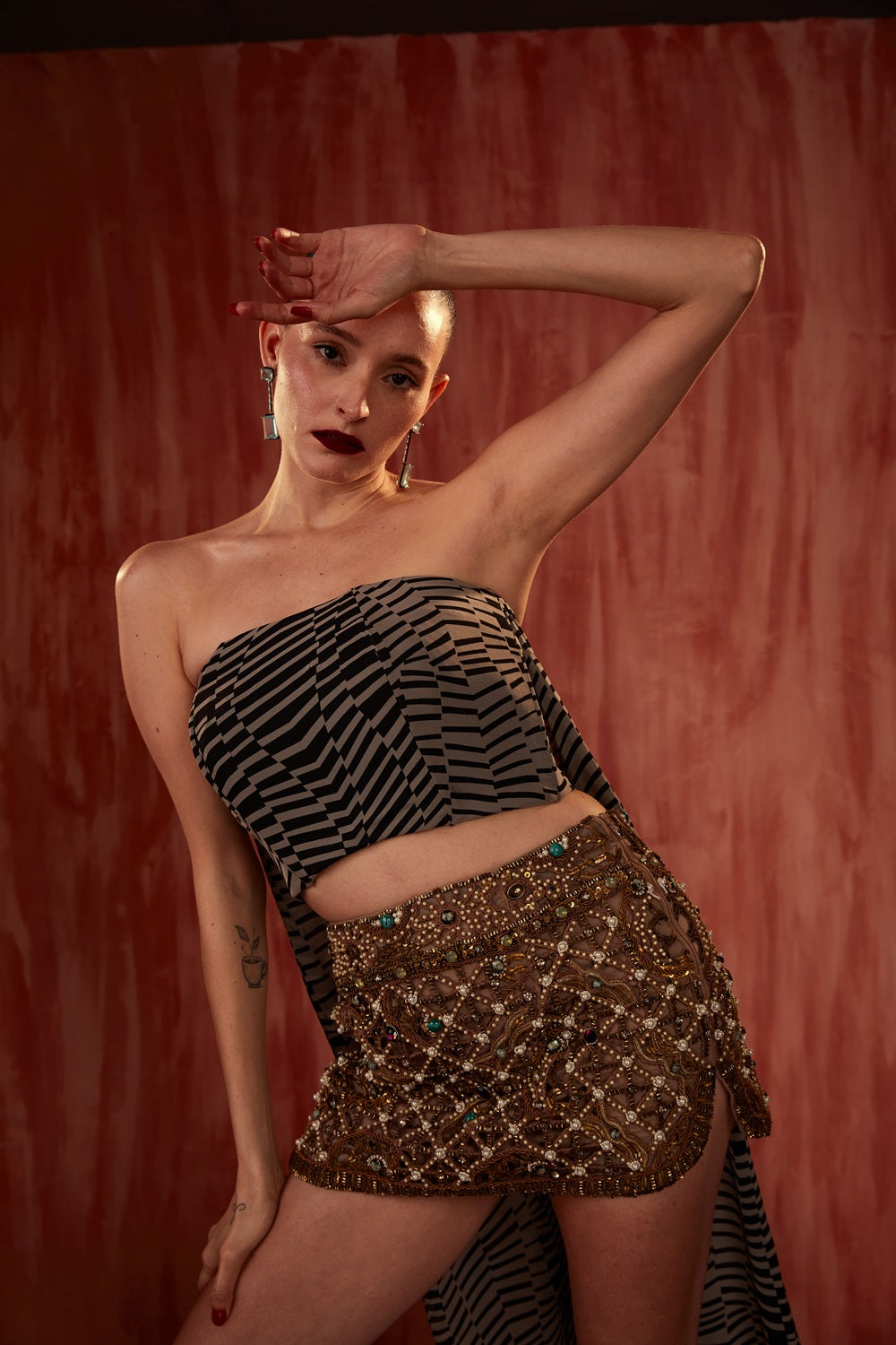 Black & White Byzantine Print Crop Top for Women - Stylish Summer Fashion for Casual Outings & Beach Wear