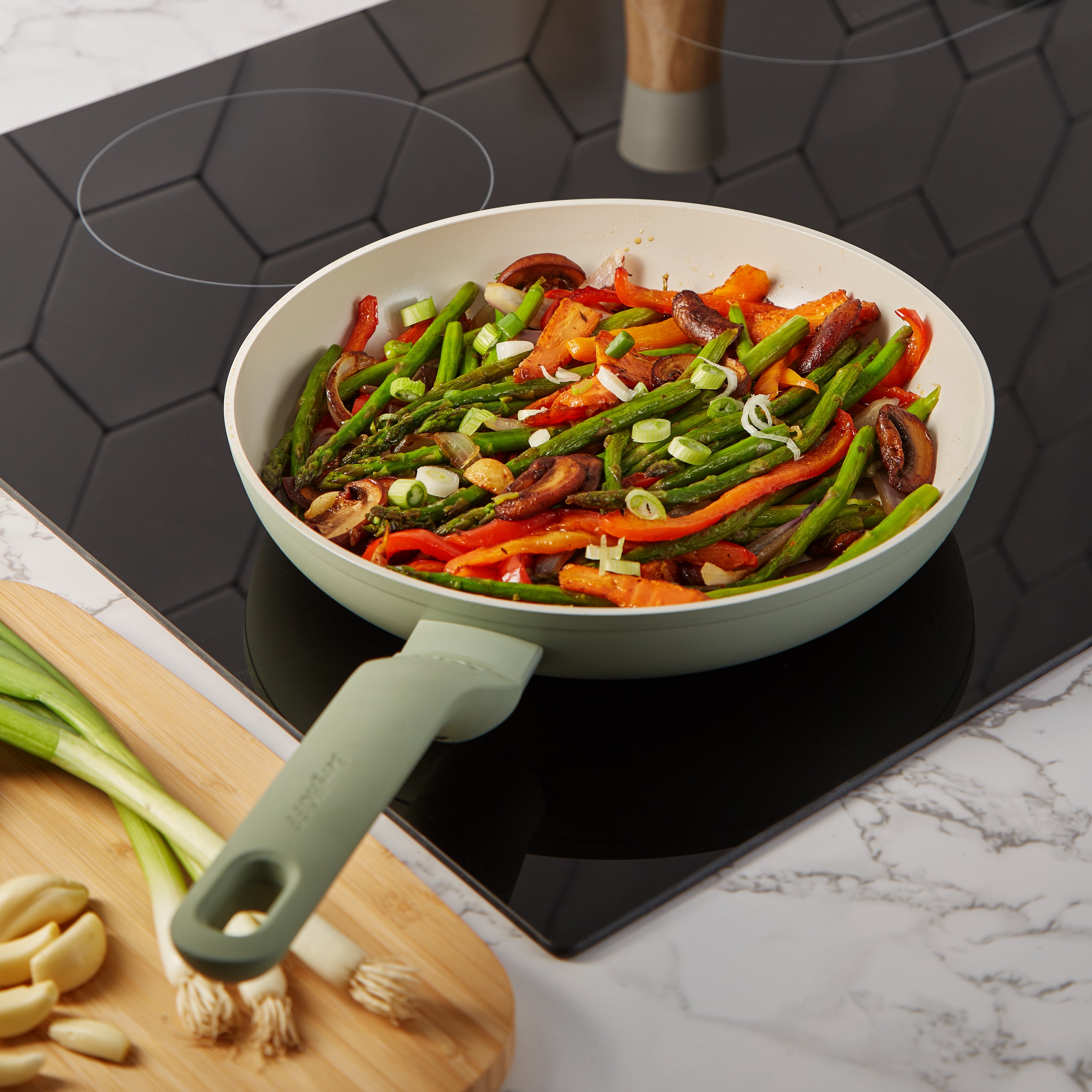 BergHOFF Leo Balance 2-Piece Nonstick Aluminum Fry Pan Set - 8