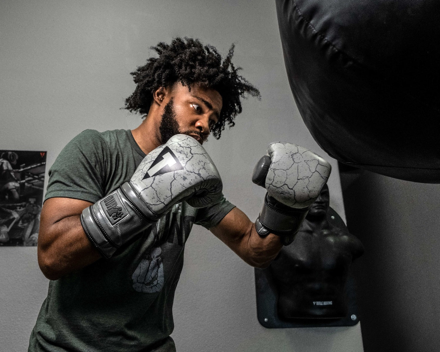 Roberto Duran Stone Leather Training Boxing Gloves - Premium Leather Punching Bag Gloves for Men & Women - Ideal for Boxing Training, MMA, Sparring & Fitness Workouts