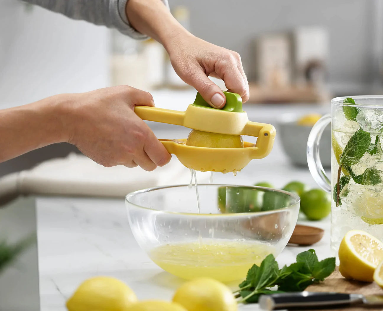 Premium Dual Action Citrus Press - Heavy Duty Manual Juicer for Oranges, Lemons & Limes - Perfect for Cocktails, Fresh Juice & Healthy Drinks at Home or Bar