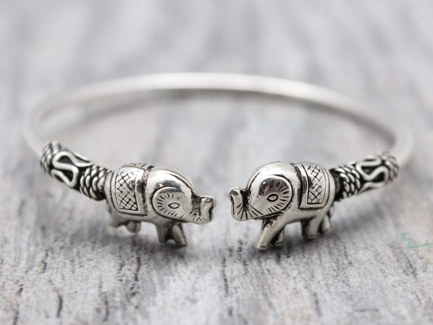 Happy Elephant Bracelet for Women - Cute Animal Jewelry Gift for Her - Boho Beaded Bracelet for Friendship, Birthday, Travel & Everyday Wear