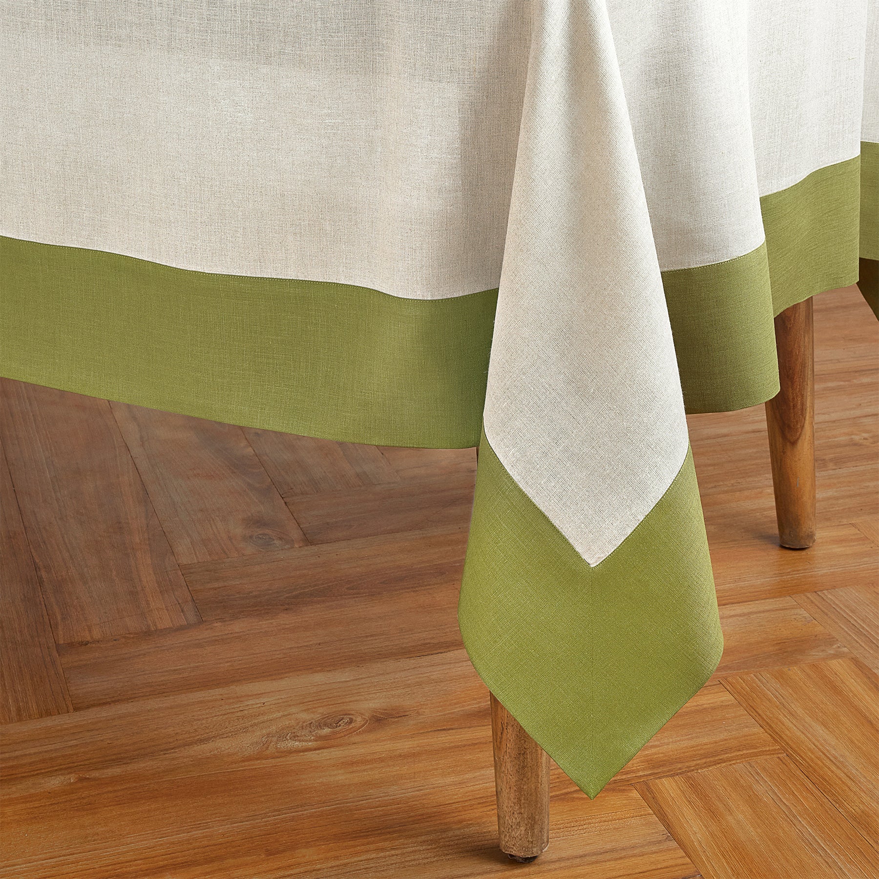 Stylish Contempo Tablecloth for Dining & Parties - Waterproof & Wrinkle-Free - Perfect for Home, Restaurants & Events