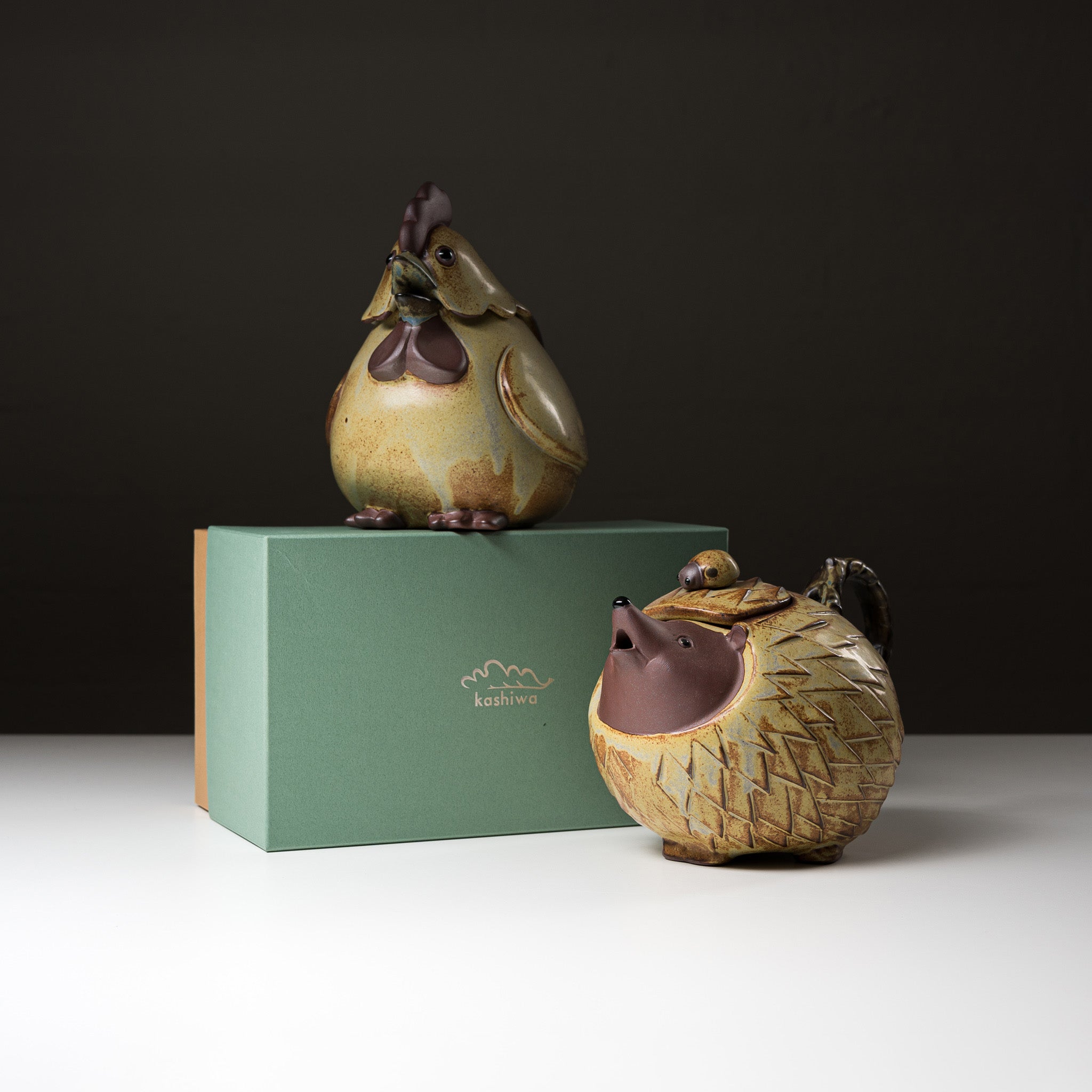 Seto Ware KASHIWA Japanese Animal Teapot - Rooster Design, Ceramic Tea Pot with Strainer, Traditional Japanese Tea Ceremony Gift for Tea Lovers (Perfect for Home Decor, Afternoon Tea, and Special Occasions)