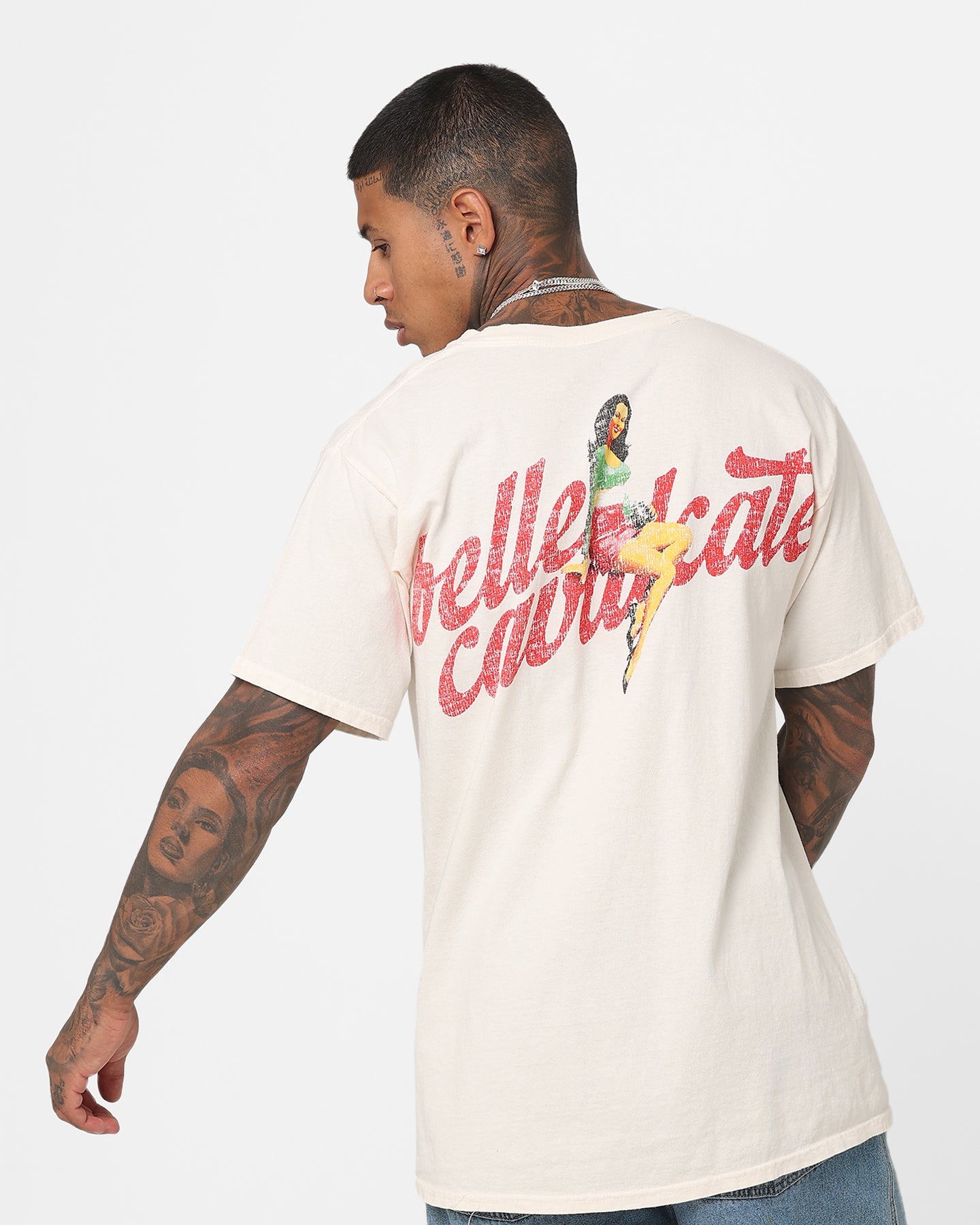 Vintage American Thrift Bella Macchine T-Shirt - Off White Retro Style for Men & Women - Perfect for Casual Wear, Outfits, and Vintage Fashion Lovers
