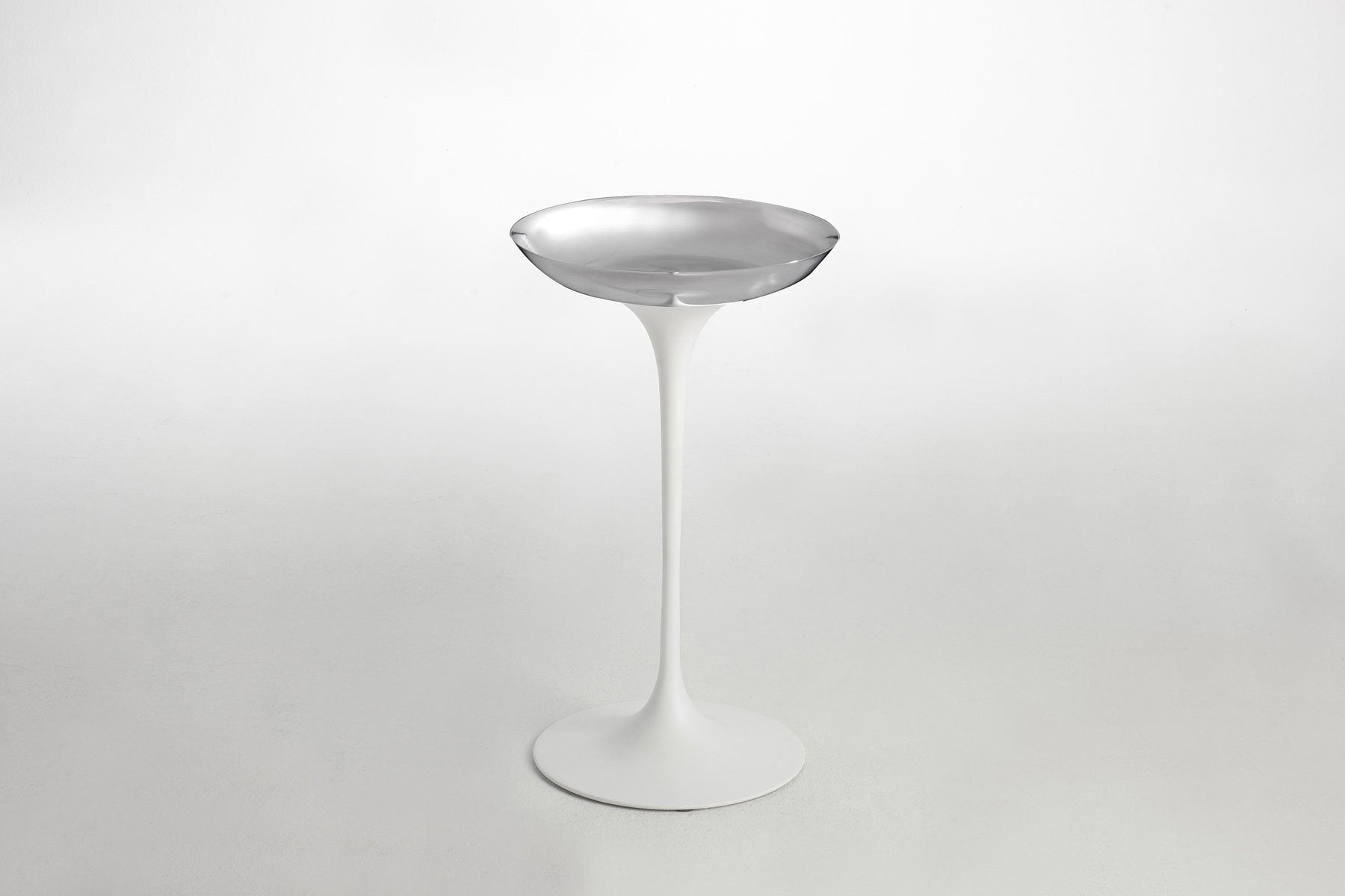 Eero Saarinen Tulip Ashtray - Mid-Century Modern Design for Home & Office Decor - Perfect for Living Rooms, Patios, and Smoking Areas