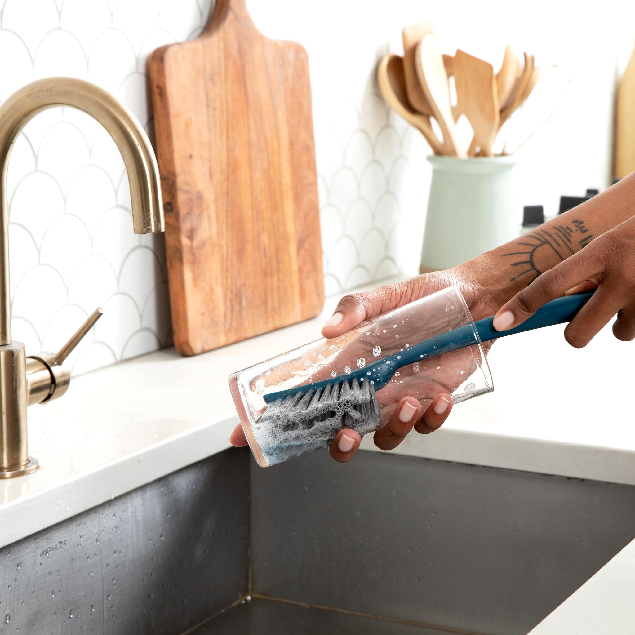 Eco-Friendly Long Handle Bottle Brush - Made from 100% Recycled Fishing Nets | Deep Cleans Water Bottles, Baby Bottles, Flasks, Tumblers & Vases | Dishwasher Safe | Perfect for Kitchen, Nursery & Outdoor Use