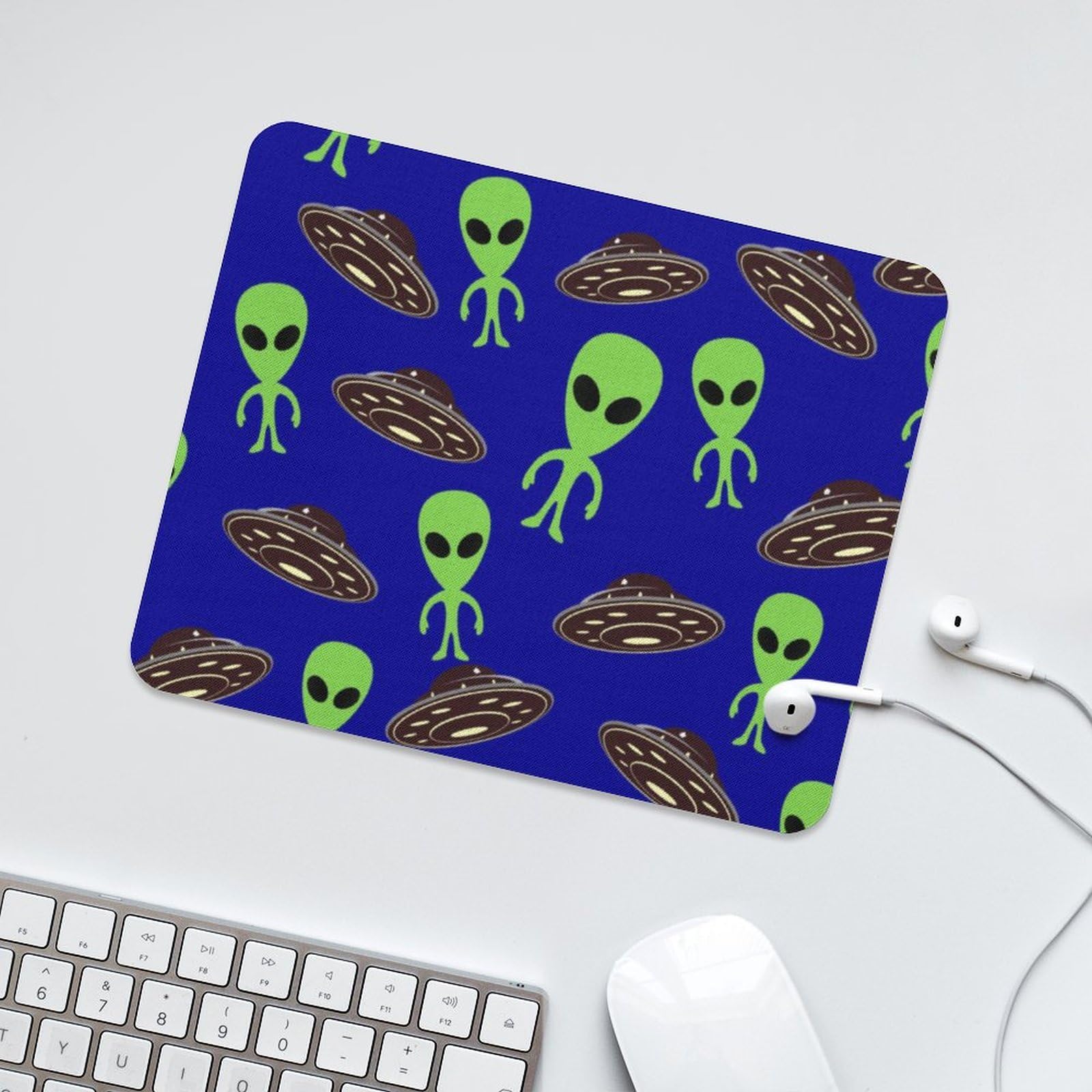 Premium Green UFO Aliens Gaming Mouse Pad - Non-Slip, Waterproof, Durable Surface - 20x25cm Large Size for PC, Laptop & Office Use - Perfect for Gamers & Home Office Workstations