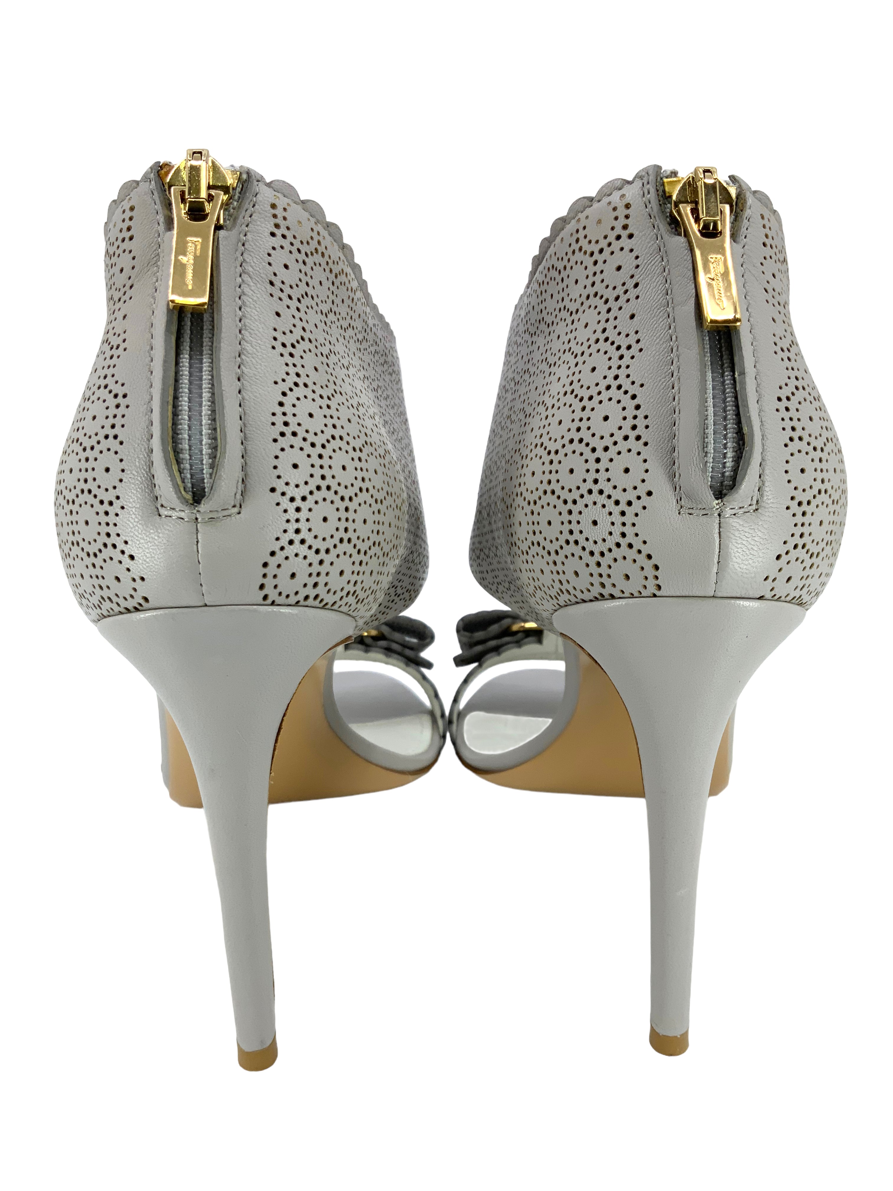 Salvatore Ferragamo Vara Bow Leather Sandals Women Size 7.5 - Elegant Dress Shoes for Weddings, Parties & Office Wear