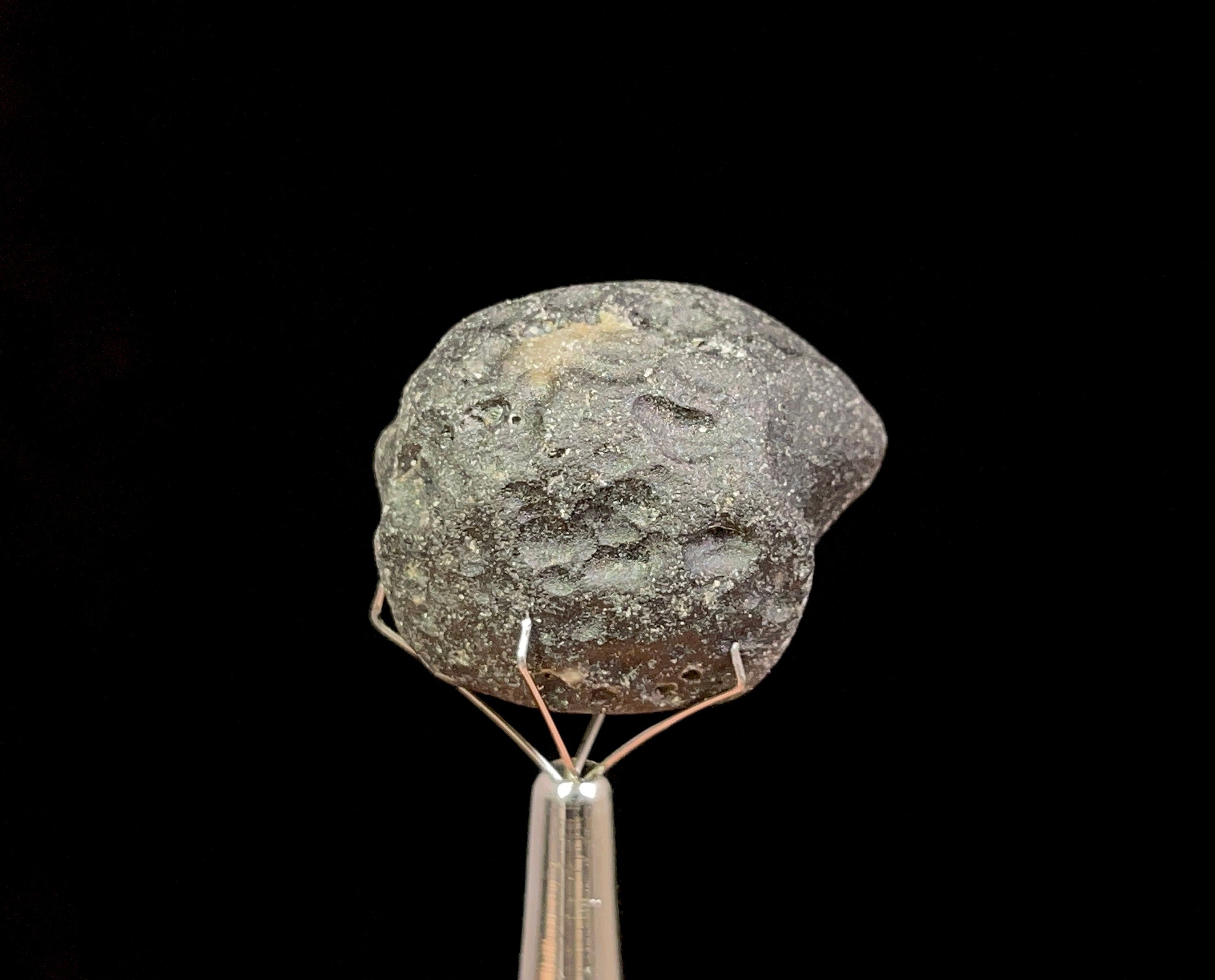 COLOMBIANITE Raw Crystal - High Grade Obsidian & Tektite Stone - Gothic Home Decor & Healing Crystal (45686) - Perfect for Meditation, Energy Work & Dark Aesthetic Interior Design