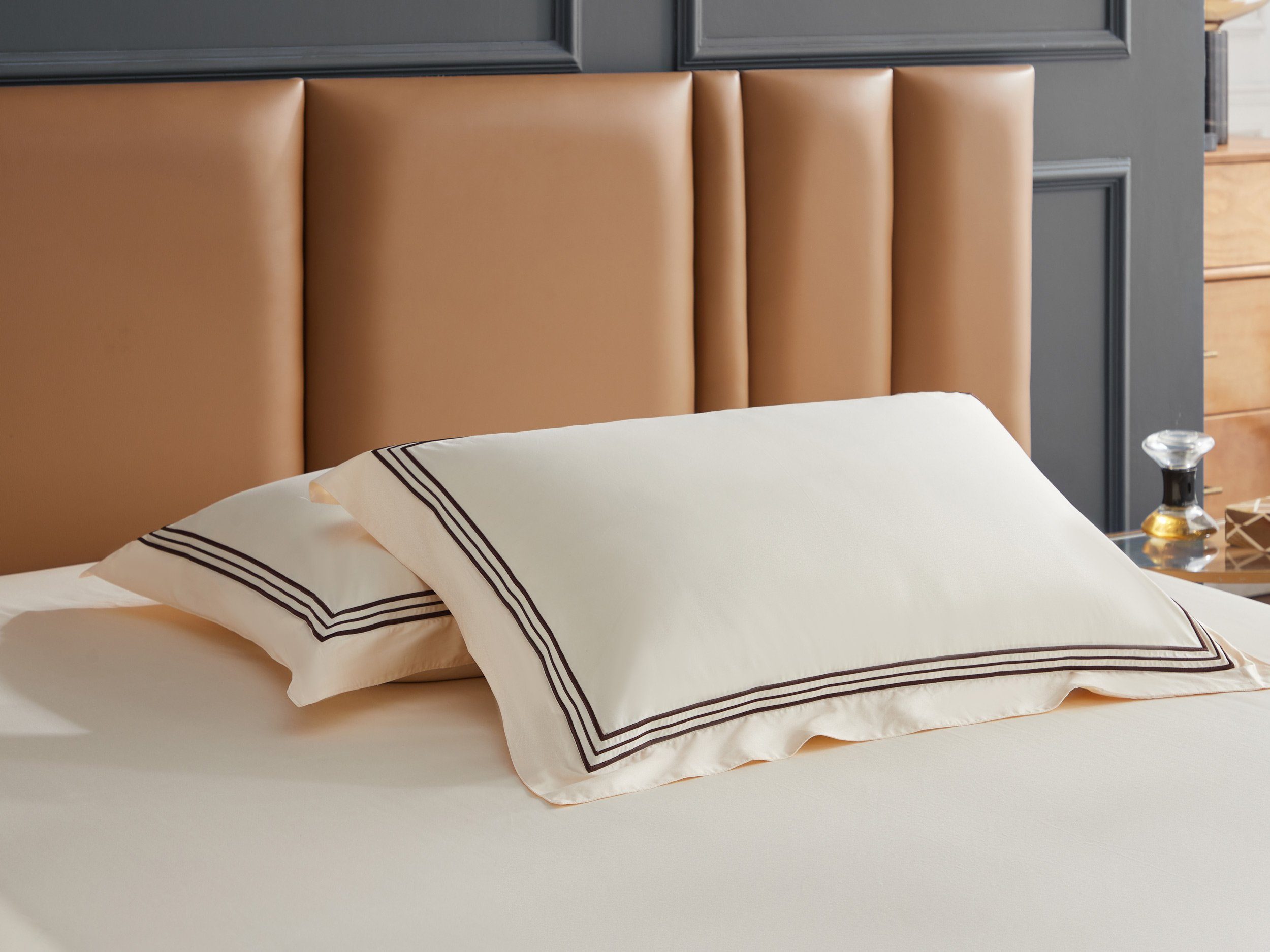 Prestigio™ Freya Hotel Quality Fitted Sheet Set with Umber Border - Ultra Soft & Wrinkle-Free for Luxury Bedrooms & Guest Rooms