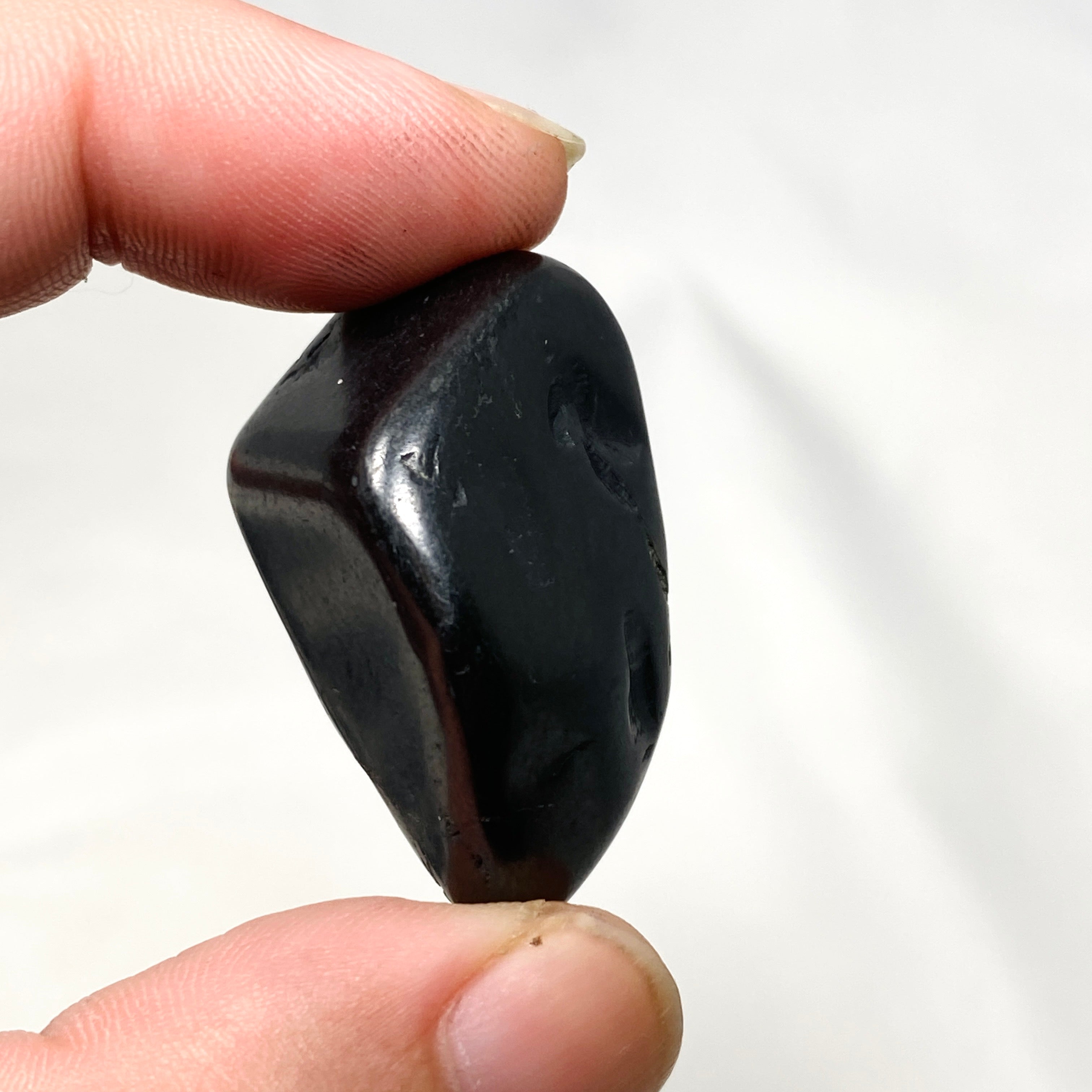 Shungite Tumbled Stones - Natural EMF Protection & Healing Crystals for Home, Office & Meditation - Purify Water & Enhance Energy