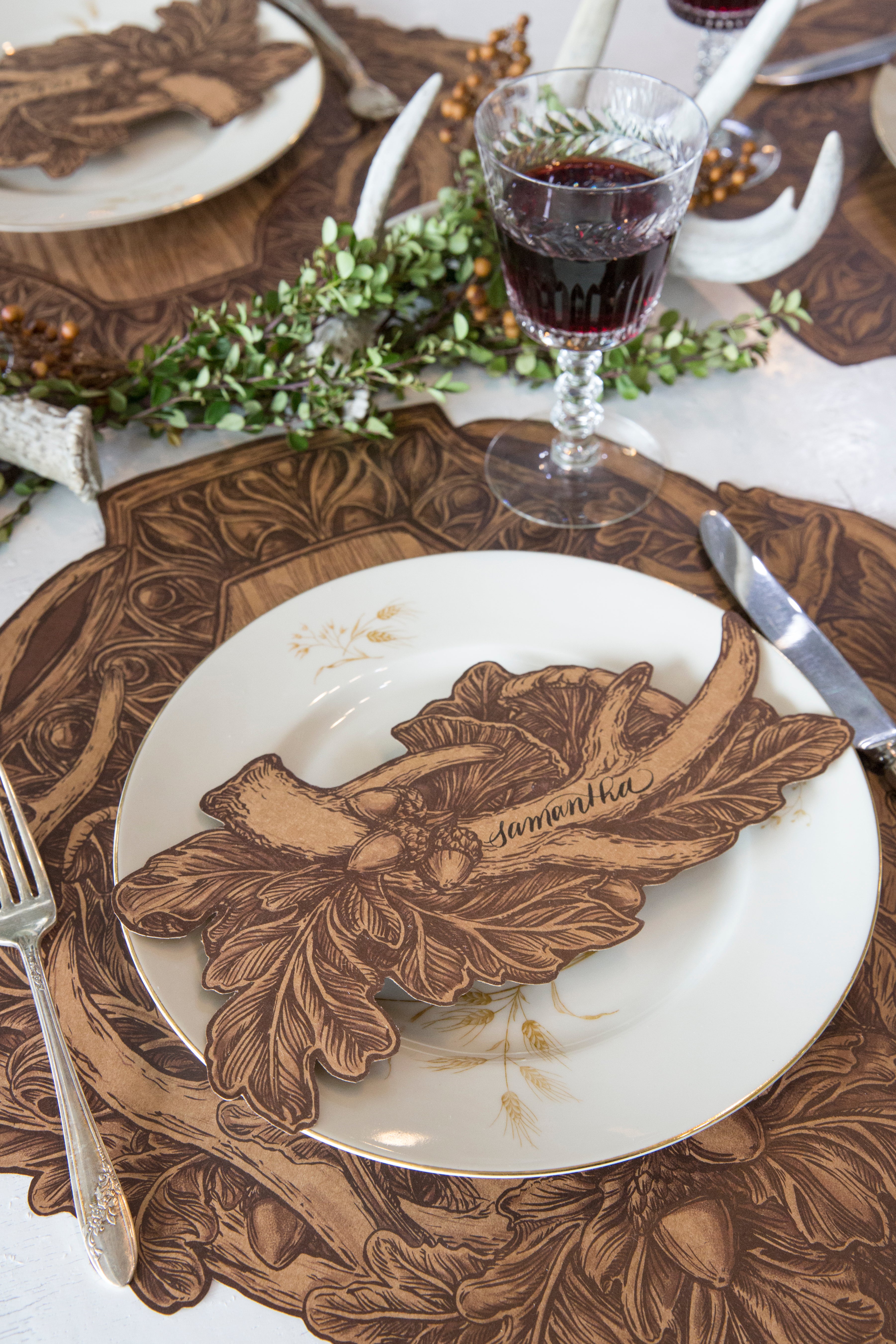 Stylish Antler Table Decor - Handcrafted Rustic Home Accent for Living Room, Cabin & Lodge Decor - Perfect for Farmhouse, Christmas & Winter Themed Interior Design
