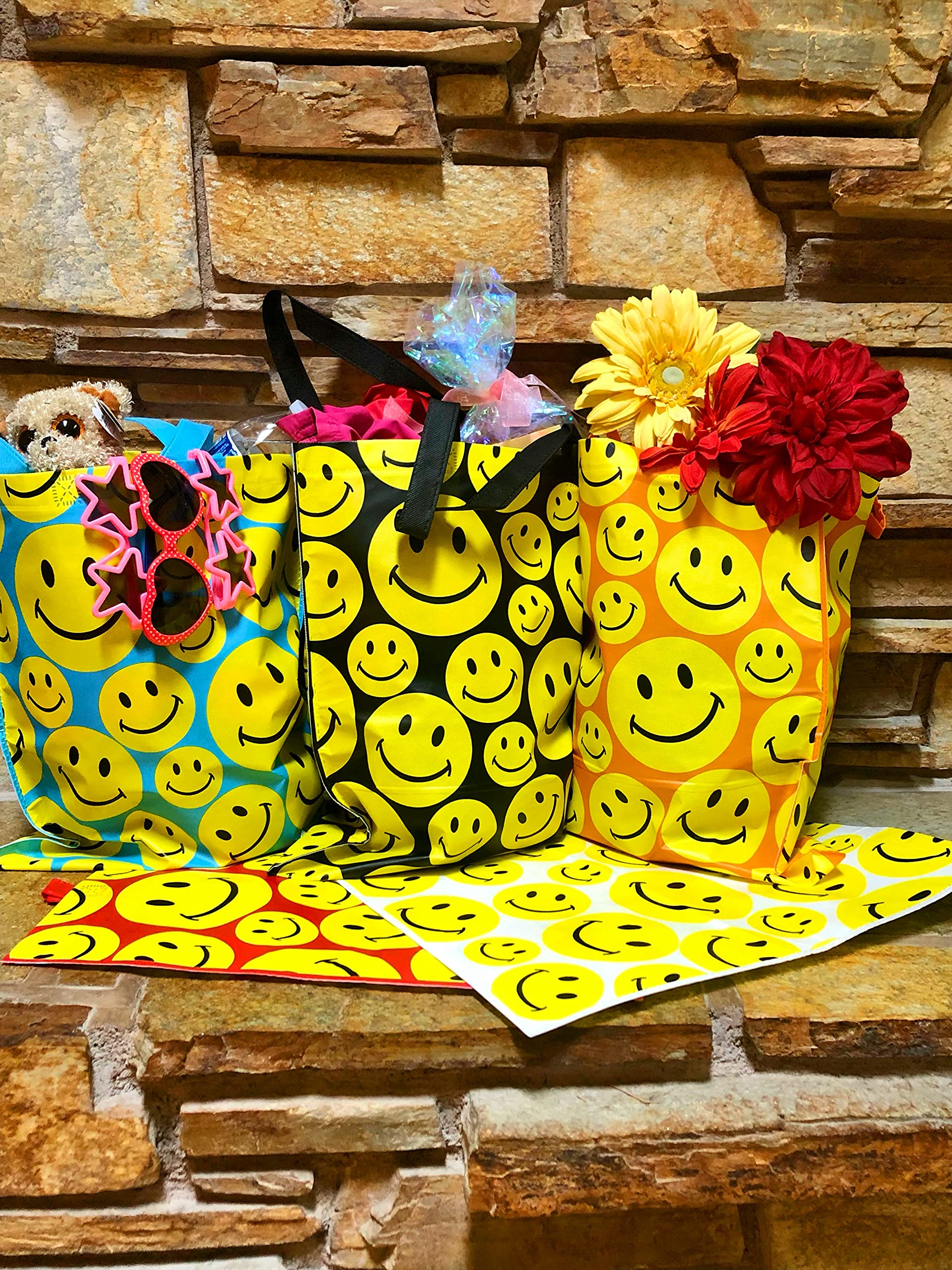 Funiverse Bulk 25 Pack Happy Smile Face Reusable Shopping Totes & Gift Bags - Eco-Friendly Grocery Bags for Shopping, Parties, and Gifting