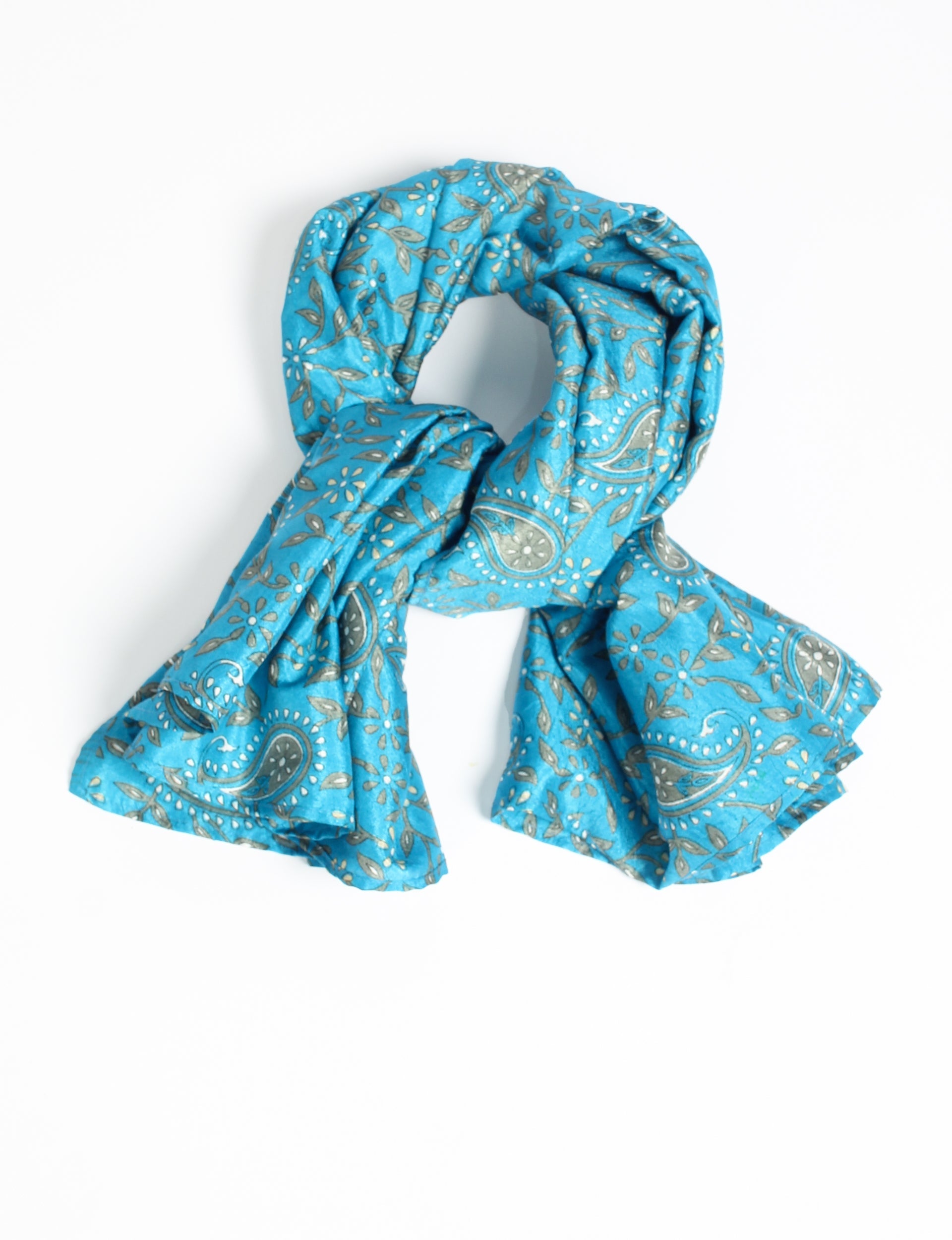 Stylish Foulard 17 - Lightweight & Versatile Scarf for Women - Perfect for Office, Travel & Casual Outfits