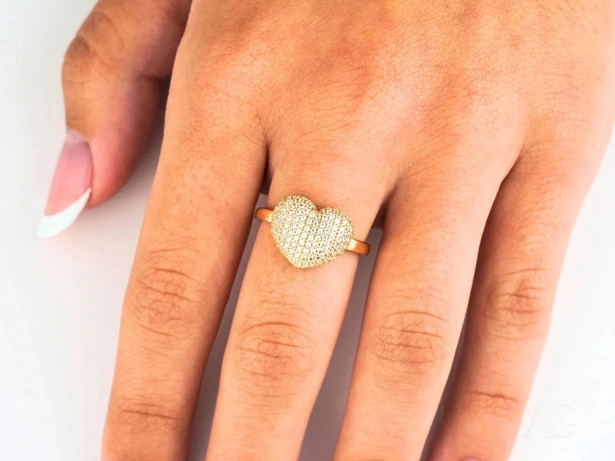 18K Yellow Gold Heart Shaped Ring for Women - Elegant & Romantic Jewelry Gift for Valentine's Day, Anniversary & Special Occasions
