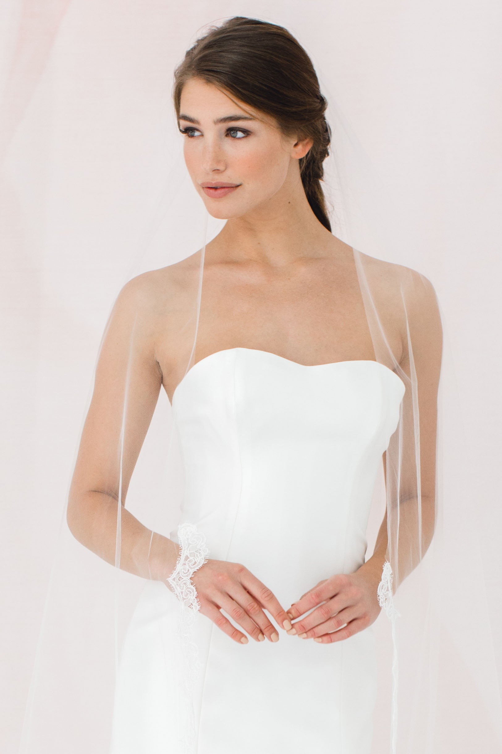 Amelie Illusion French Lace Scallop Edge Single Layer Wedding Veil - Perfect for Bridal Ceremonies, Photos & Romantic Occasions