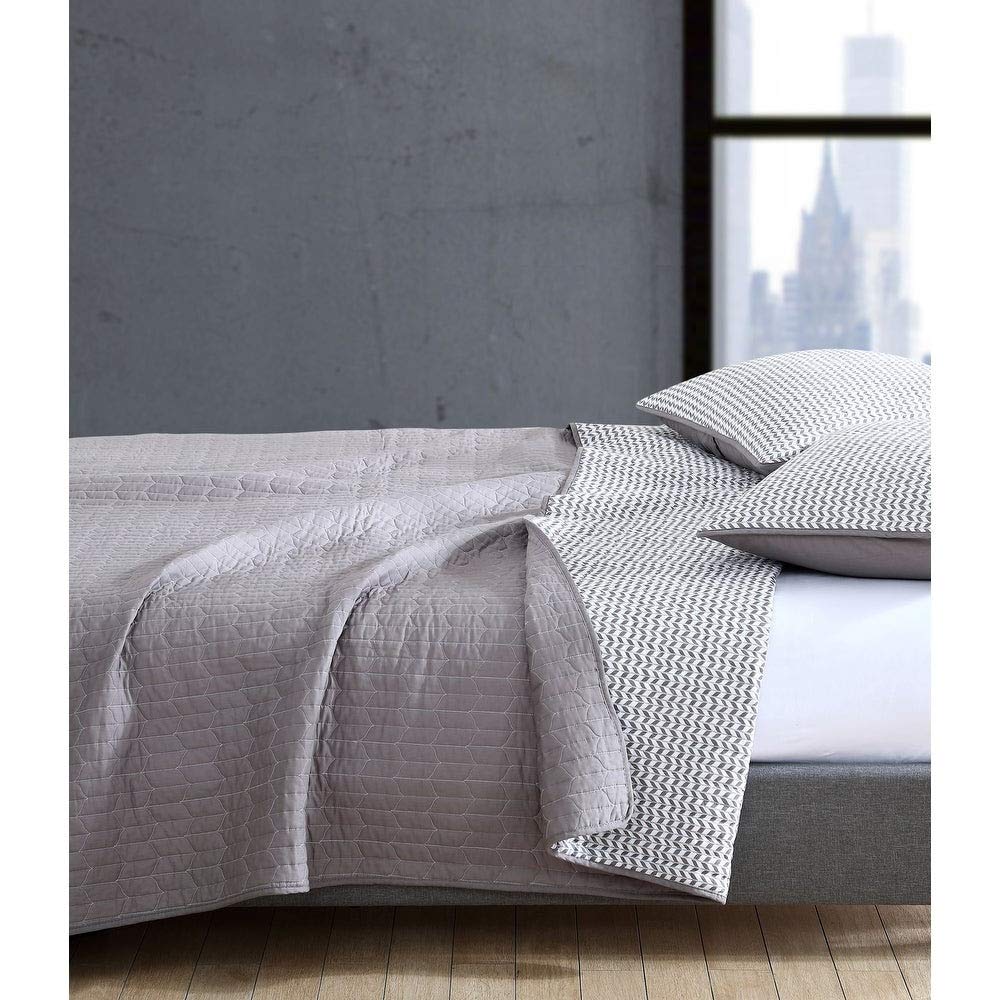 Mid-Century Modern 3-Piece Reversible King Size Quilt Set - Ultra Soft Lightweight Cotton Coverlet with Geometric Pattern in Taupe & Brown | Durable & Comfortable for Bedroom Decor, Guest Room, and Cozy Home Styling
