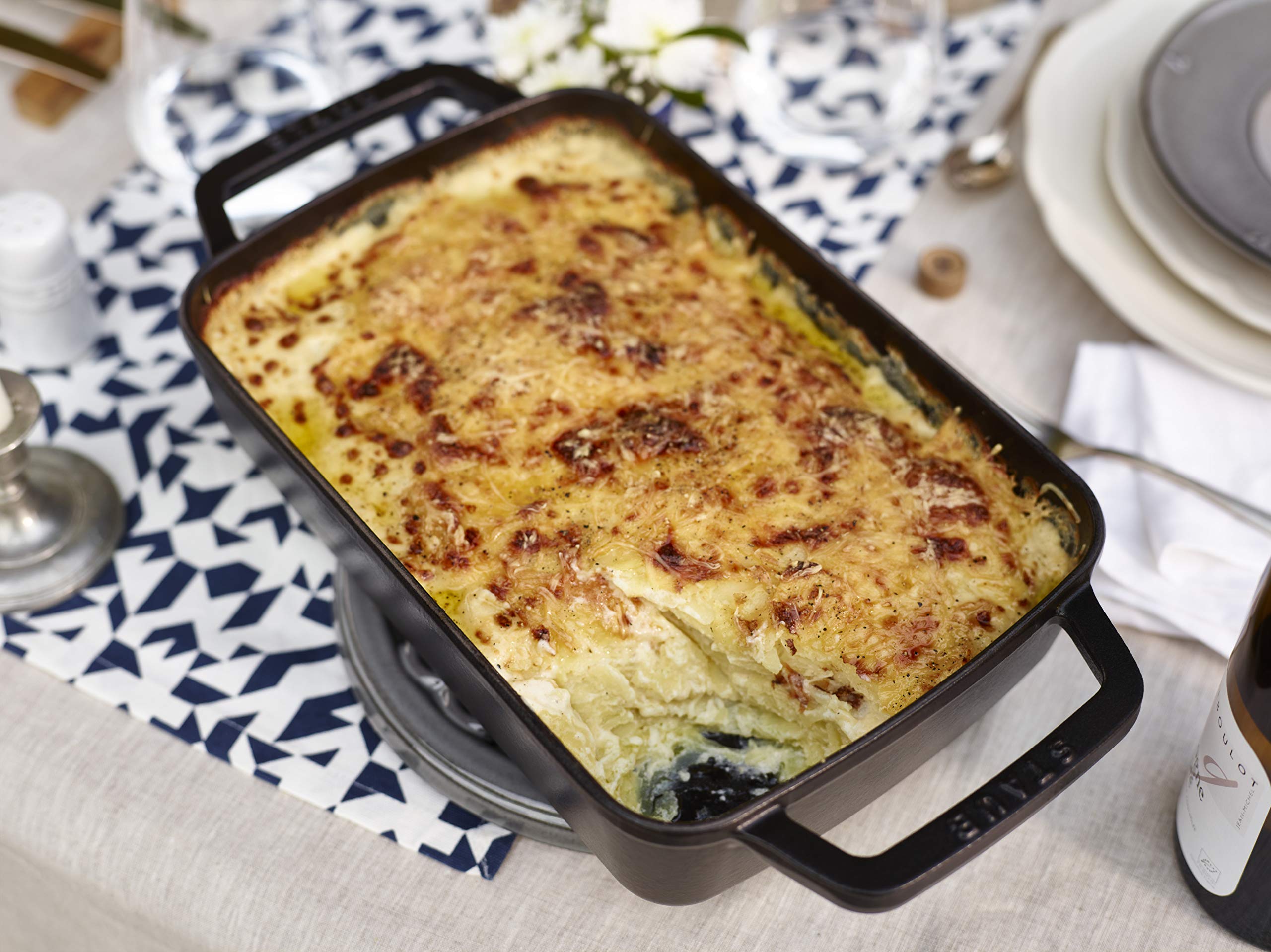 STAUB 3.15L Black Cast Iron Dutch Oven - Premium Enameled Cookware for Baking, Braising & Slow Cooking - Perfect for Roasts, Stews & Bread Making