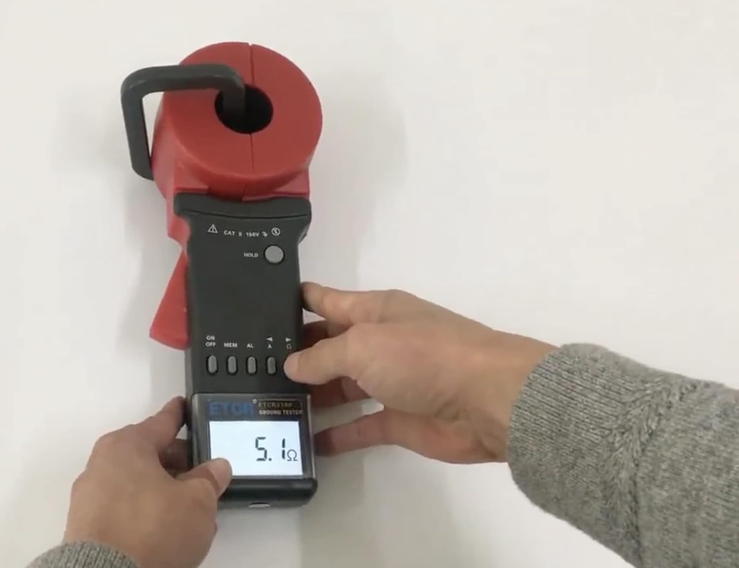 ETCR2100A+ Digital Earth Ground Resistance Clamp Meter Tester (0.01Ω-200Ω) with LCD Display - Portable Electrical Testing Tool for Power Systems, Telecommunications & Oil Fields - Perfect for Electricians, Engineers and Maintenance Professionals