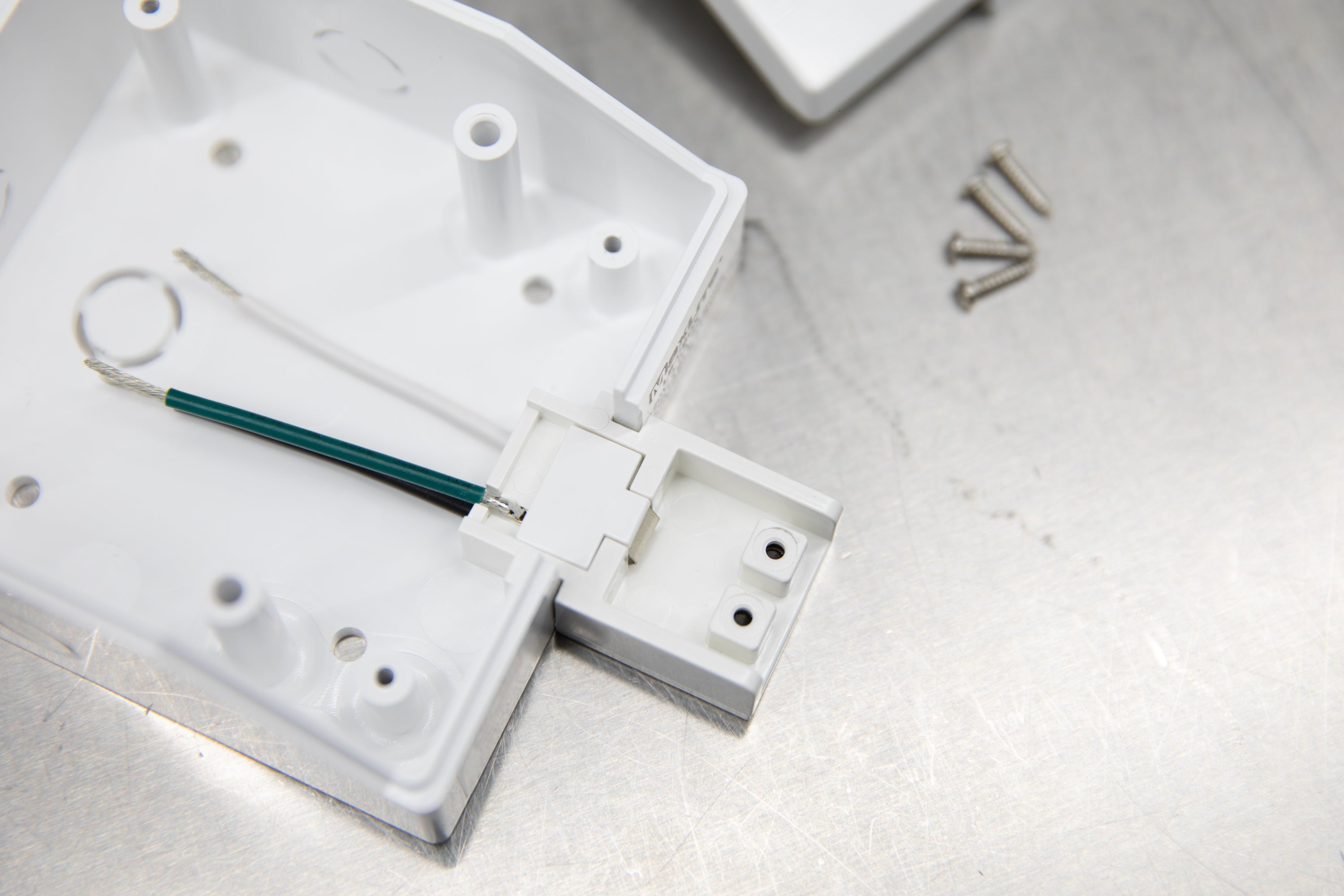 Under Cabinet Light Connector Box - Dimmable LED Power Supply for Kitchen Lighting, Cabinet Lights - Perfect for Home, Office, and Retail Display Lighting