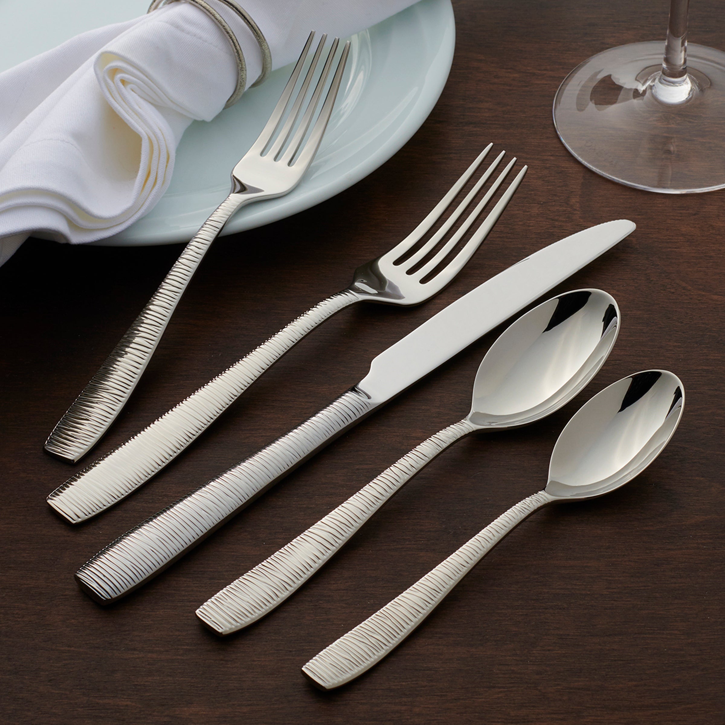 20-Piece Stainless Steel Flatware Set - Bandera Silverware for Everyday Dining, Dinner Parties & Gifts - Includes Knives, Forks & Spoons