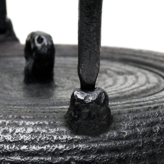 Authentic Japanese Nanbu Tetsubin Iron Teapot - Koizumi Nizaemon 11th Generation Ohitomemon Uba Guchi Gata Style - Traditional Cast Iron Teapot for Japanese Tea Ceremony, Home Brewing & Gift Giving