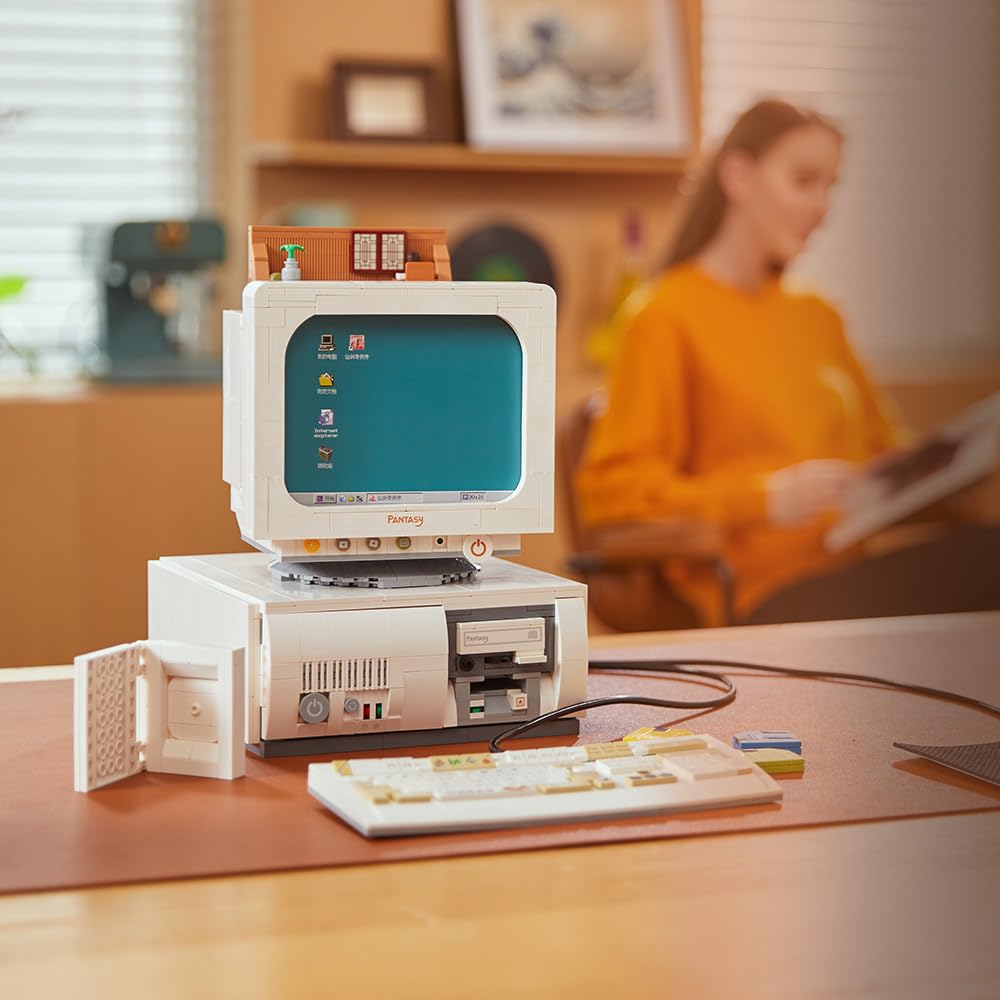 PANTASY Retro Computer Building Blocks Set - BRICKKK Ideas TV Construction Kit for Adults, Collectible Display Model, Technic Architecture - Perfect for Home Office Decor, STEM Education & Gift for Tech Enthusiasts