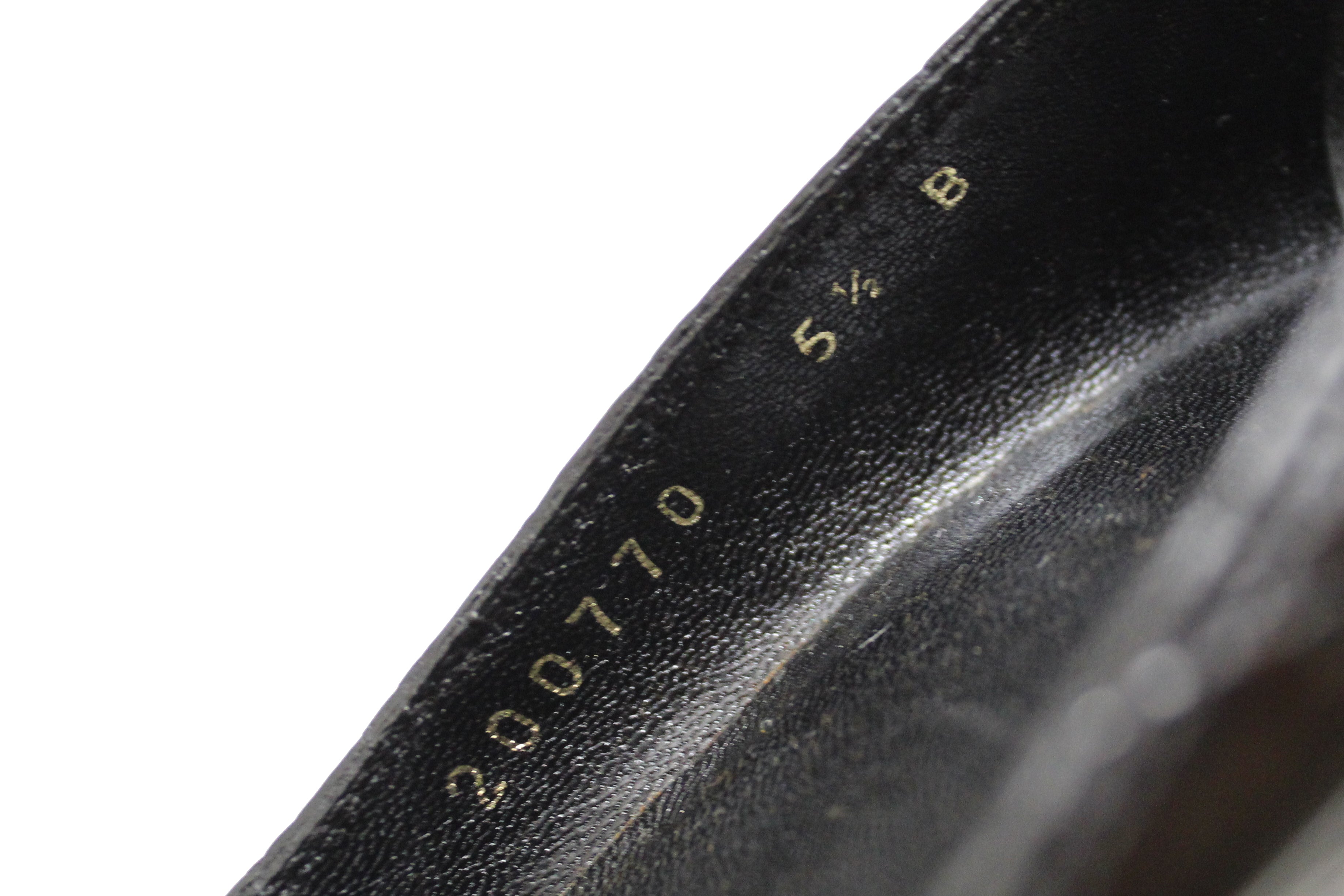 Authentic Gucci Black Crocodile Leather Closed Toe Pumps Women's Shoes Size 5.5B - Luxury Heels for Parties, Weddings & Formal Events