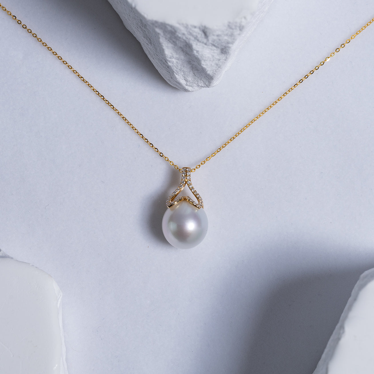 18K Solid Gold Australian White Diamond & Saltwater Pearl Necklace KN00134 - Elegant Jewelry for Weddings, Parties & Special Occasions