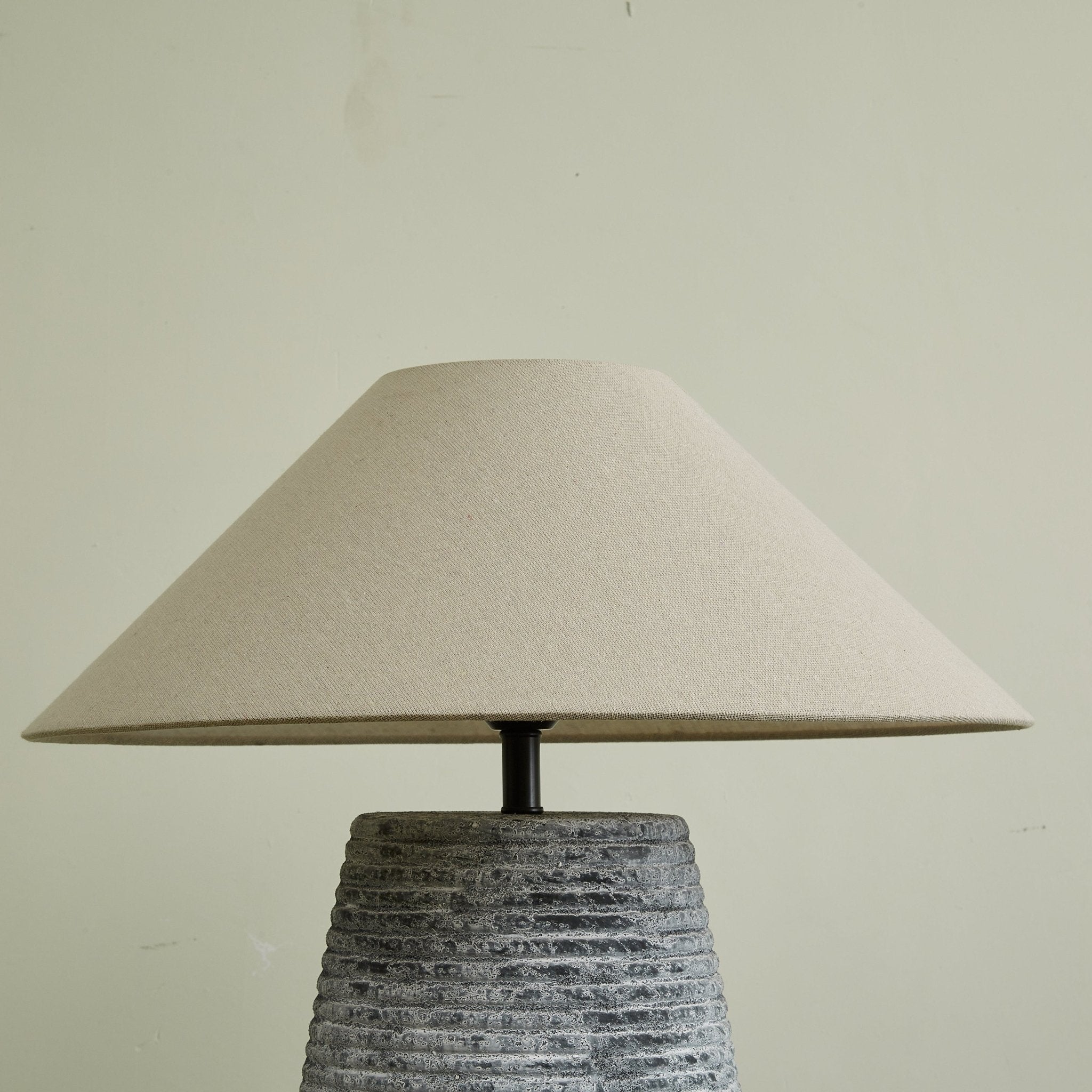 Callisto Ribbed Ceramic Table Lamp - Modern Home Decor Lighting for Living Room, Bedroom & Office - Stylish Accent Lamp with Warm White Glow