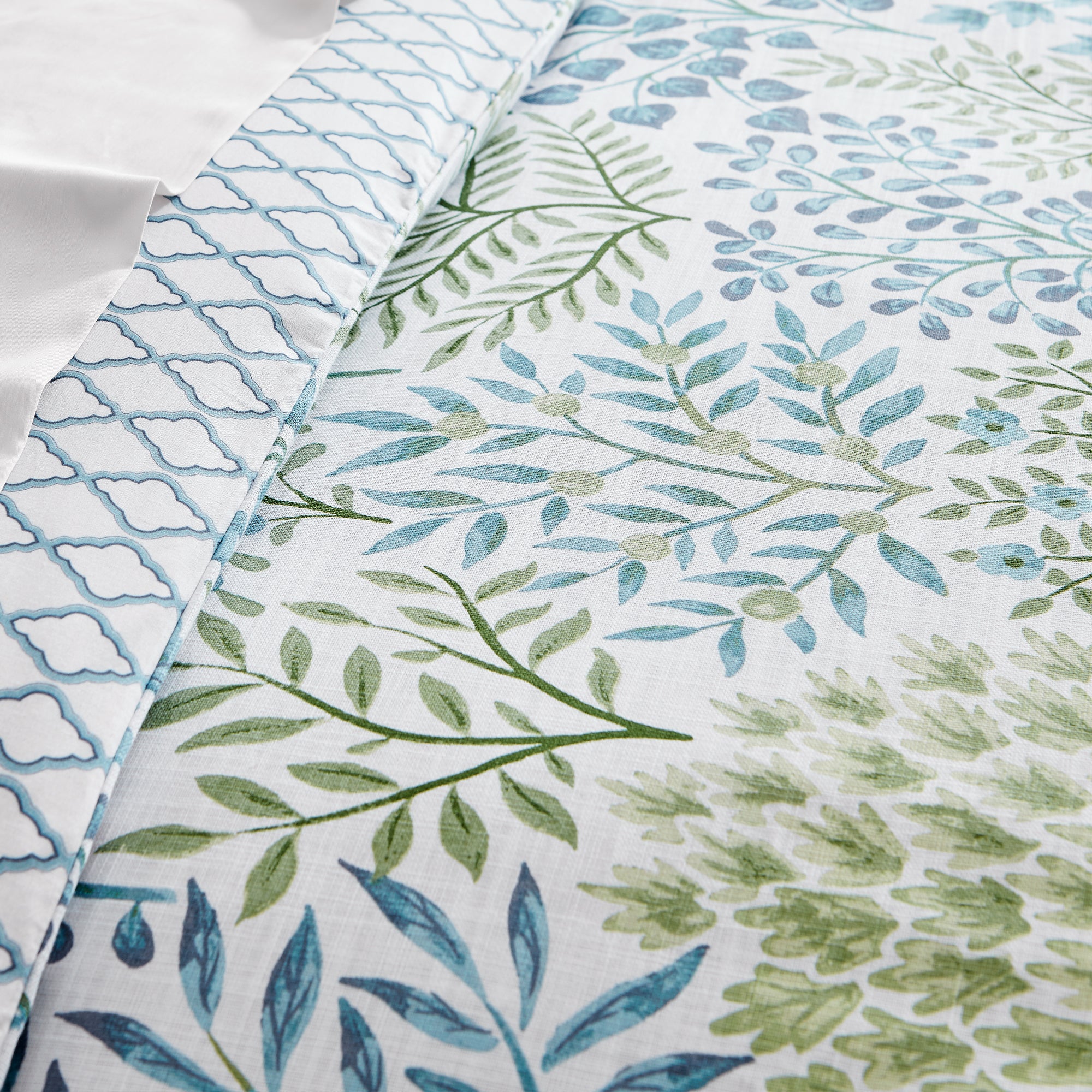 Premium English Forest Duvet Cover Set - Queen Size Bedding with Pillowcases | Nature-Inspired Botanical Print for Cozy Bedroom Decor