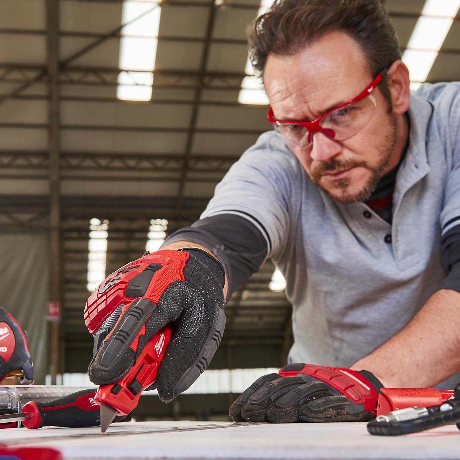 Milwaukee Shock-Resistant Work Gloves Size 8 (M) - Durable Safety Gloves for Construction, Woodworking & DIY Projects