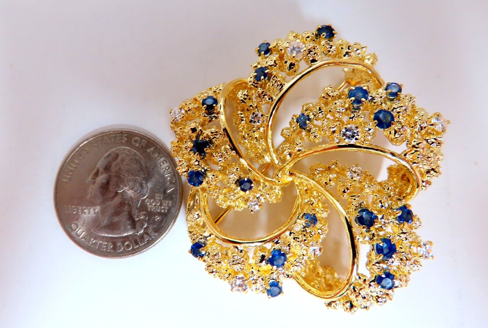 18Kt Gold Natural Sapphire and Diamond Brooch Pin - Elegant Jewelry for Women, Perfect for Weddings, Parties & Special Occasions