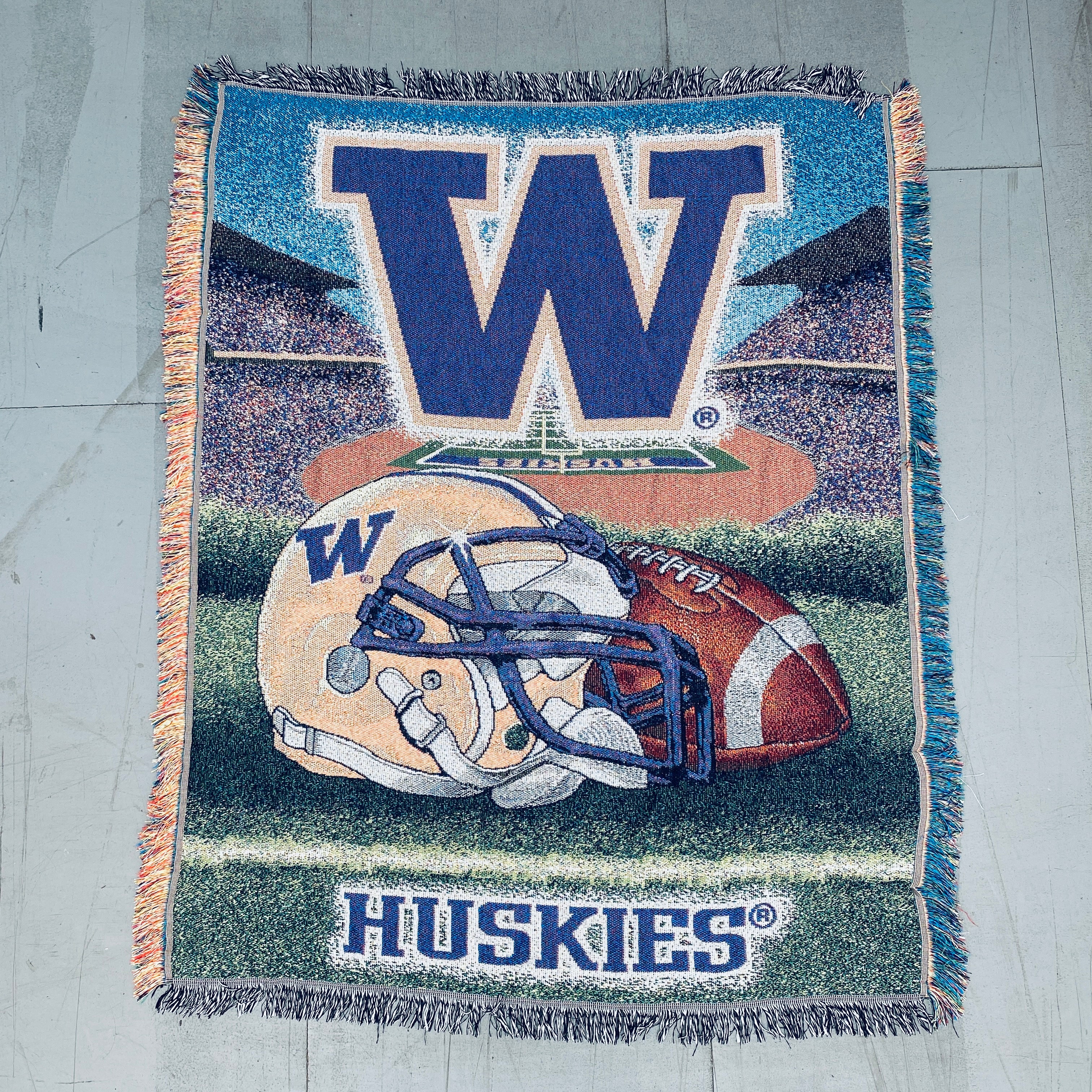 Washington Huskies Triple Woven Rug - Premium College Team Logo Floor Mat for Dorm, Living Room & Game Day Decor - Machine Washable Non-Slip Rug for Fans