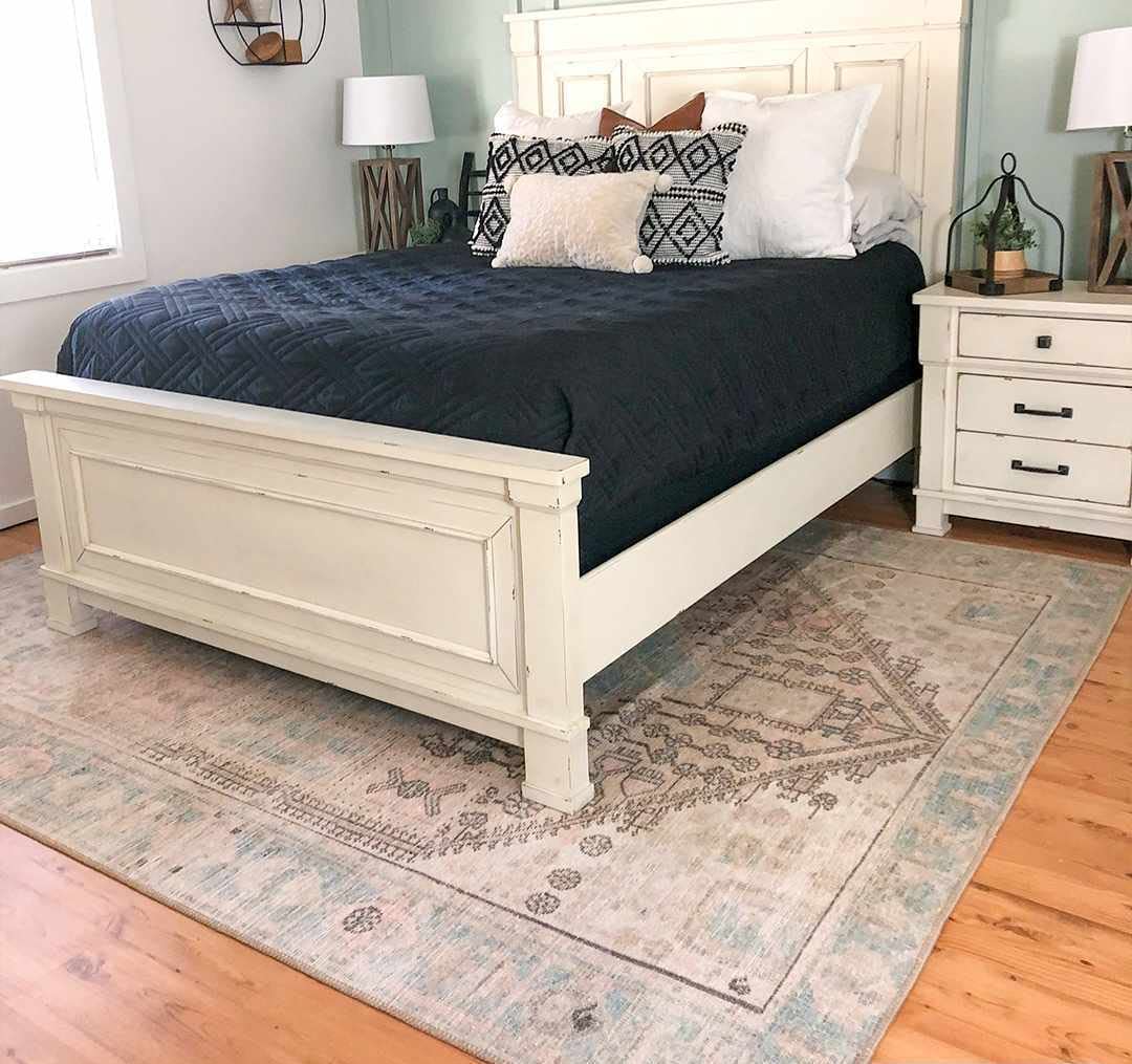 Premium Hauteloom Baloy Washable Area Rug for Living Room & Bedroom - Traditional Design in Coral, Denim, Olive - 5'3