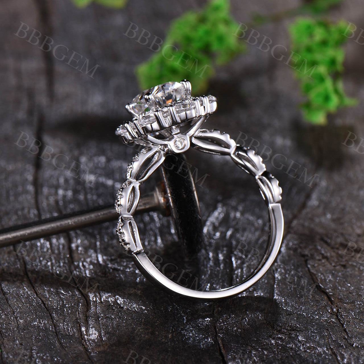 Vintage 2CT Oval Cut Moissanite Halo Engagement Ring in Solid 14K White Gold - Perfect for Proposals, Weddings & Anniversary Gifts