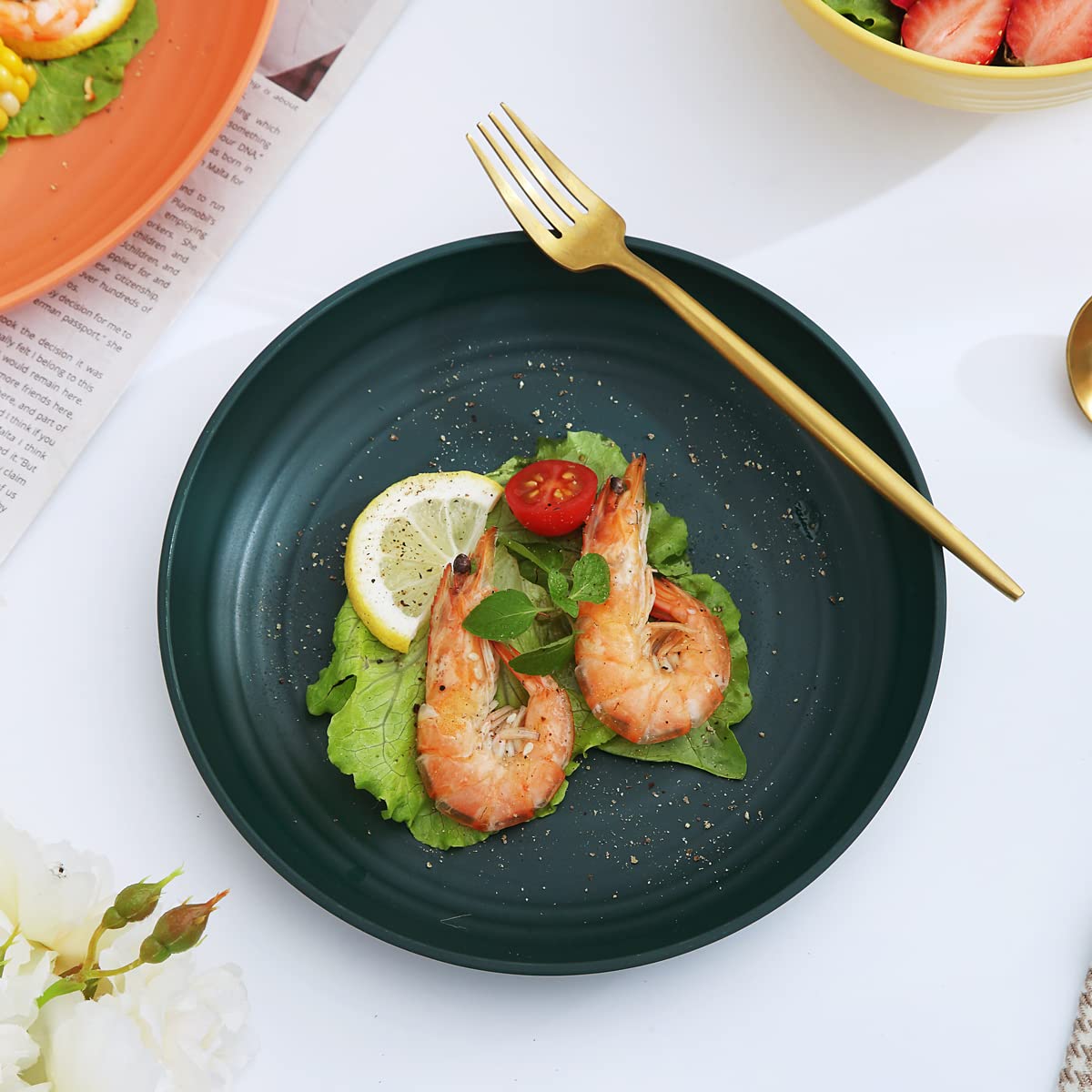 Kyraton 16-Piece Unbreakable Plastic Dinnerware Set - Lightweight, Reusable Plates, Mugs & Bowls | BPA-Free, Microwave & Dishwasher Safe | Ideal for Camping, Picnics & Outdoor Dining (Multi-Color)