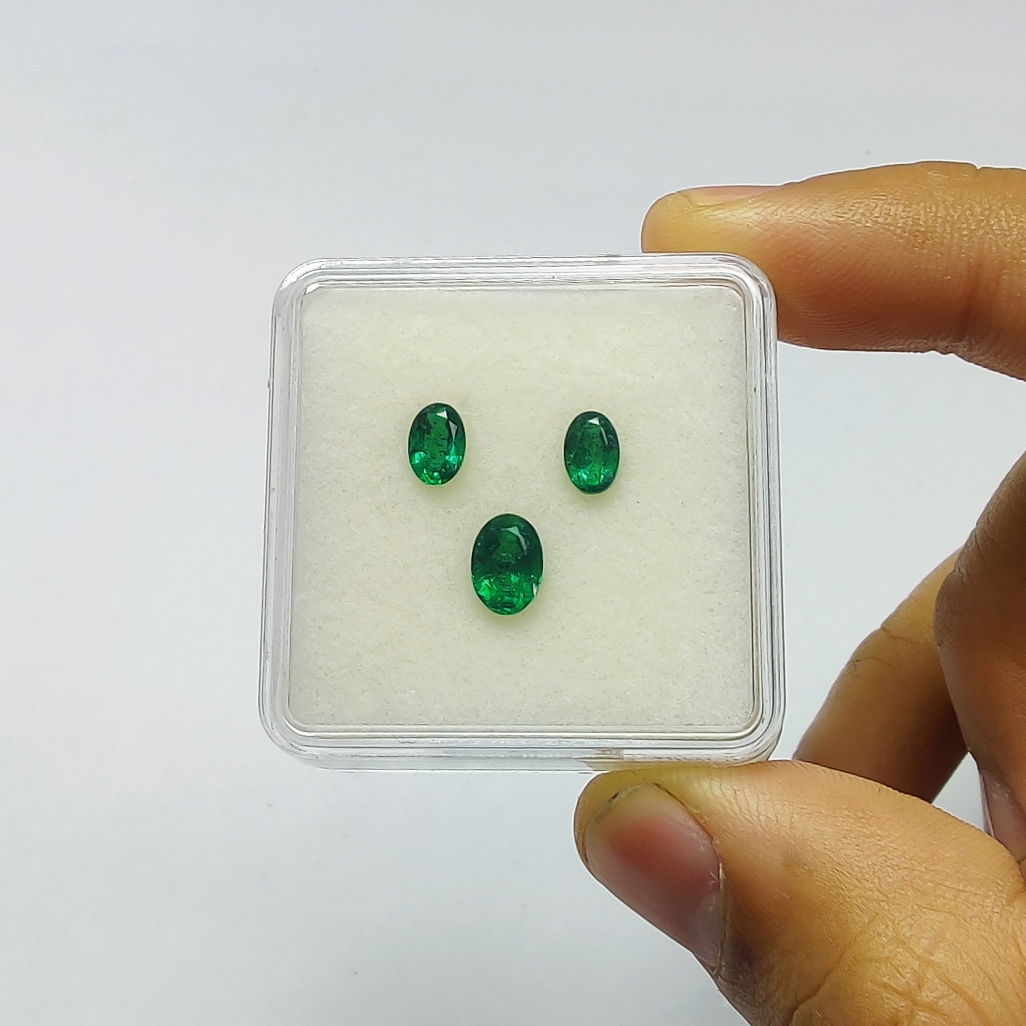 Natural Untreated Green Emerald Gemstone Set - 3pcs Oval Cut 1.75cts (6x4mm & 7x5mm) for Jewelry Making, Engagement Rings & Luxury Gifts