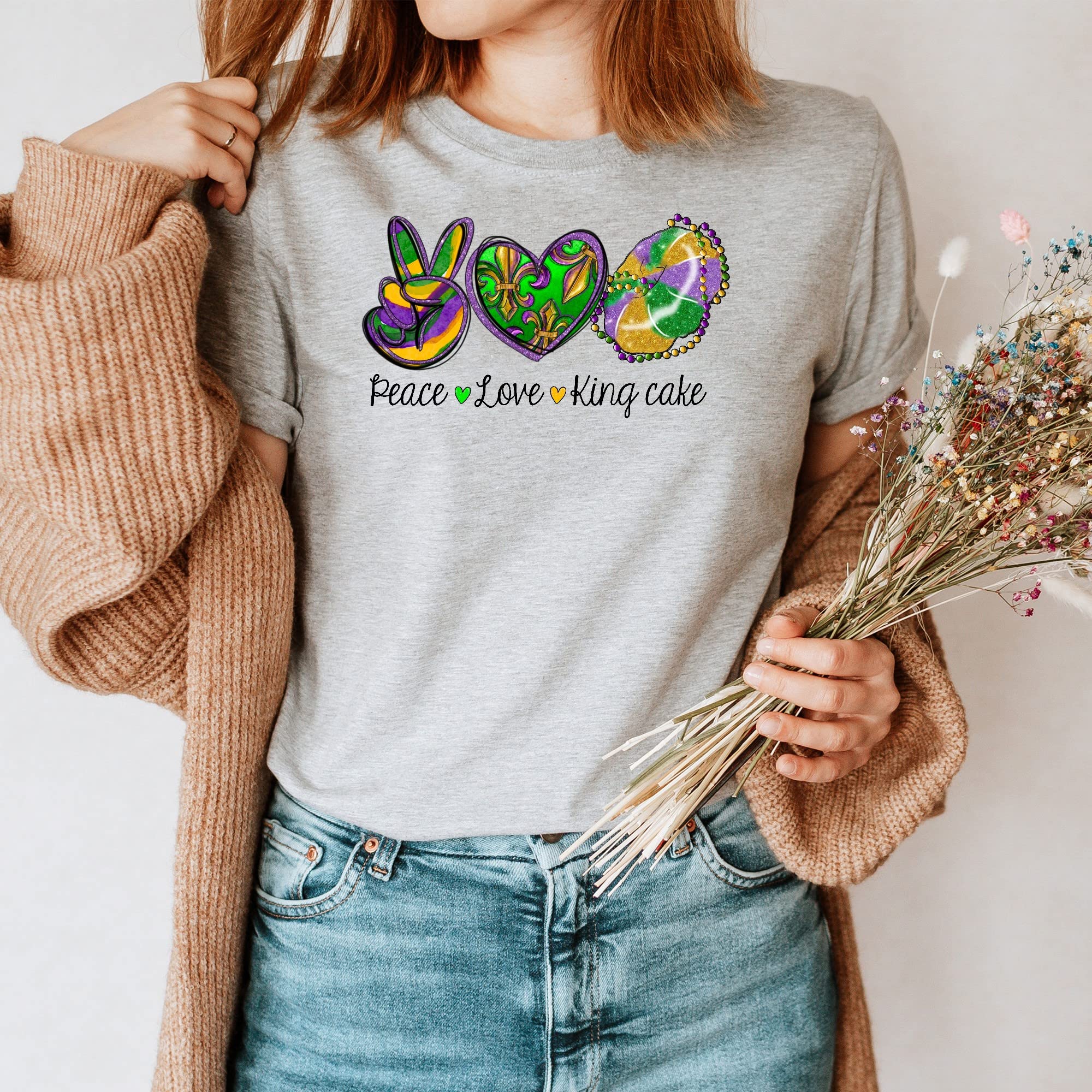 Peace Love King Cake Mardi Gras T-Shirt - Fun Carnival Party Outfit for Festivals & Parades