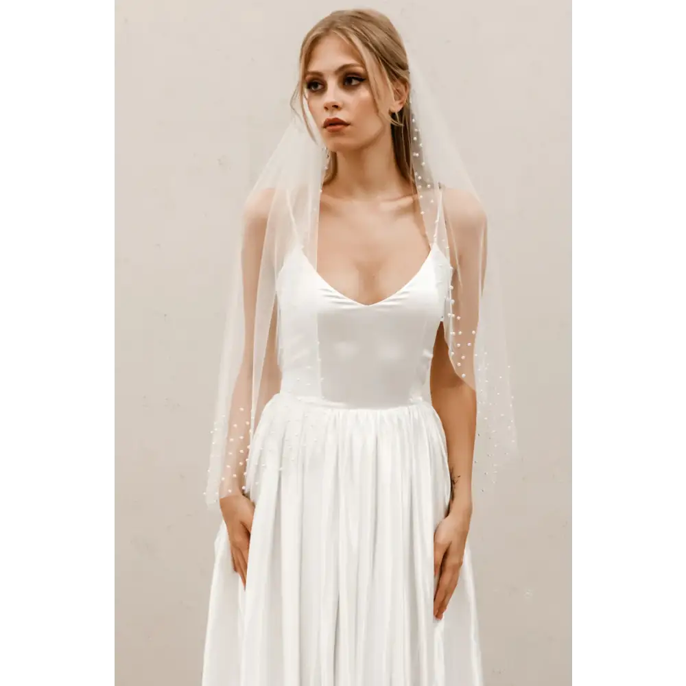 Elegant Pearl Border Wedding Veil V002 - Perfect for Bridal Ceremonies, Photos & Special Occasions