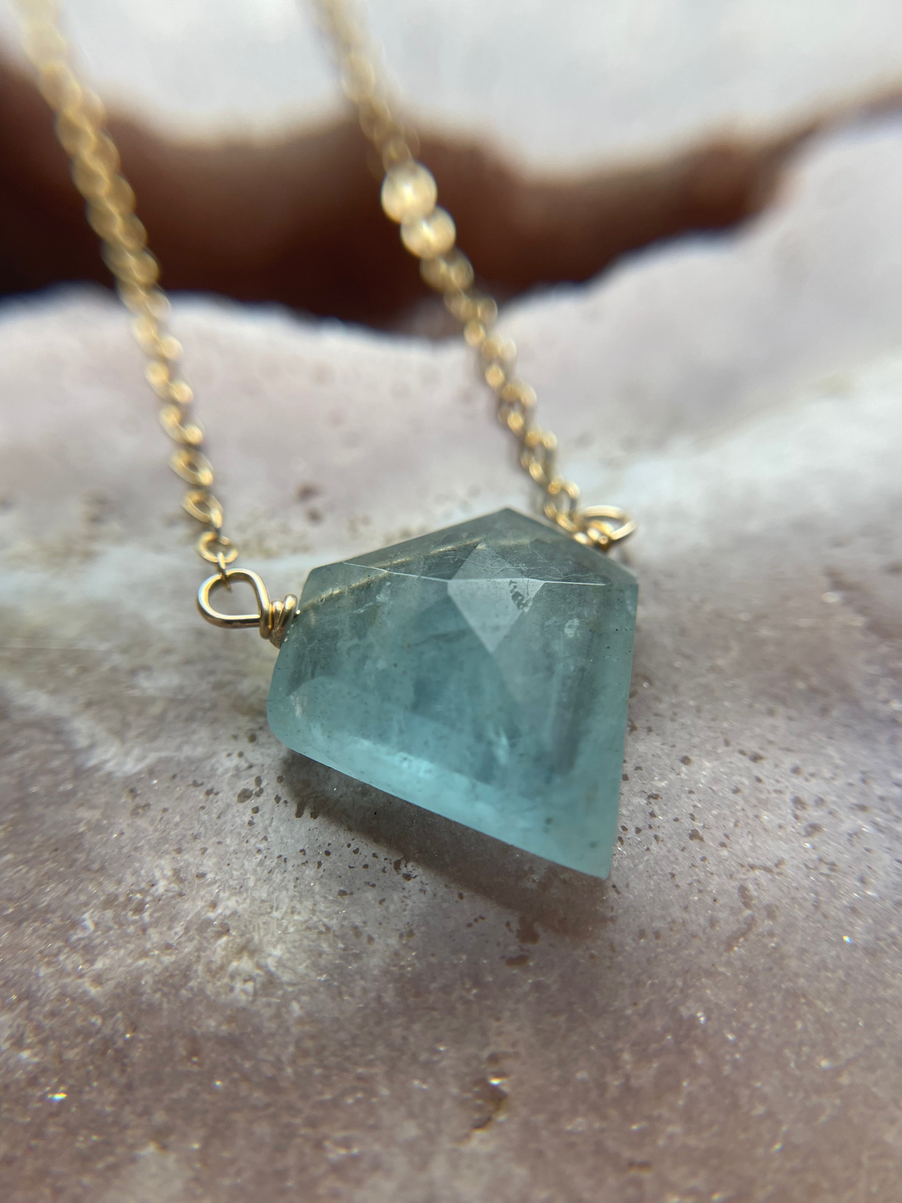 Natural Raw Aquamarine Pendant Necklace - March Birthstone Jewelry for Women, Birthday Gift, Healing Crystal, Boho Chic Style | Perfect for Everyday Wear, Special Occasions & Spiritual Healing