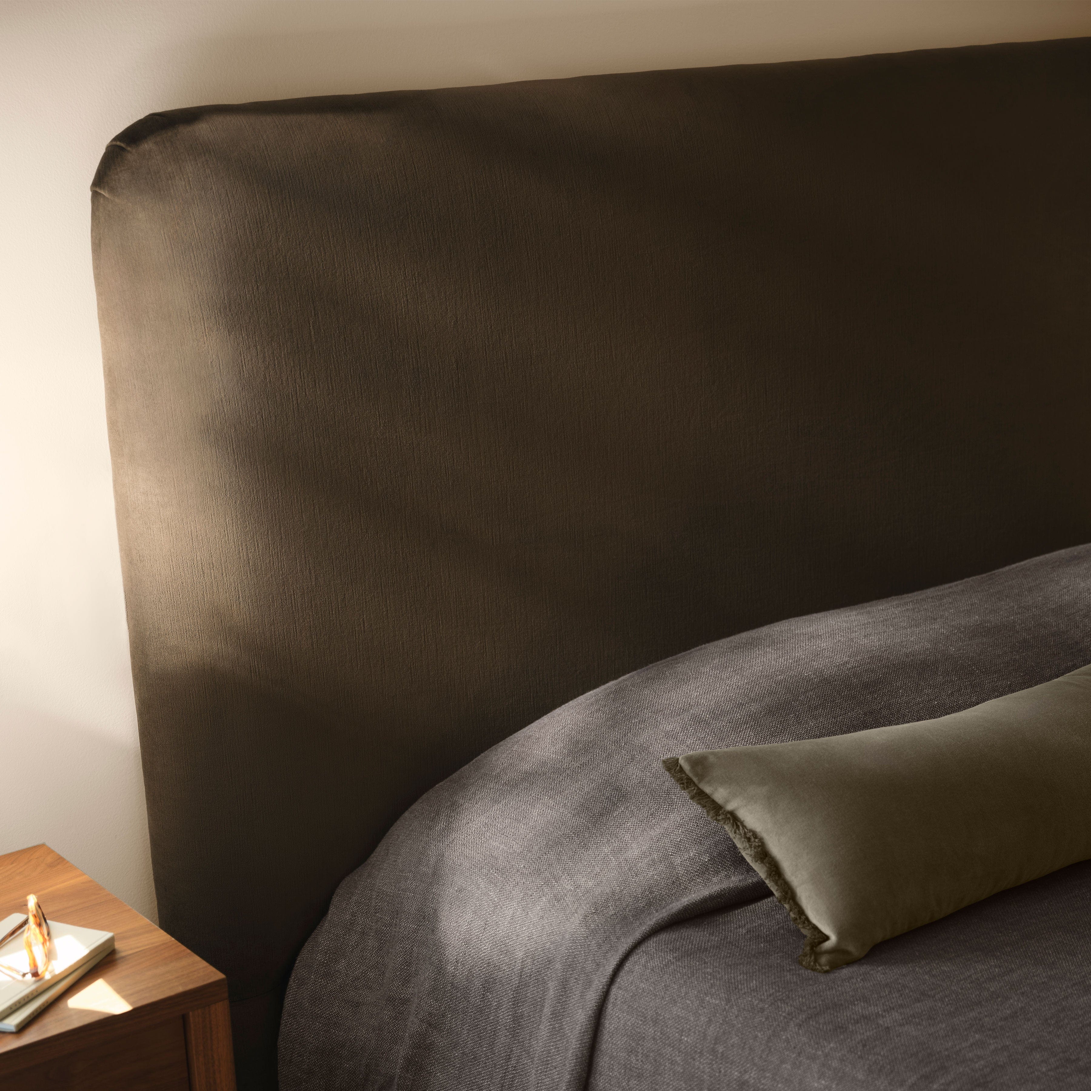 Alpine Bed with Low Headboard - Modern Minimalist Wooden Platform Bed Frame for Bedroom - Perfect for Small Spaces, Apartments, and Guest Rooms
