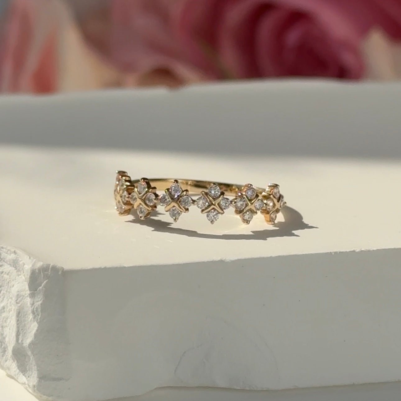14K Yellow Gold Diamond Clover Criss Cross Eternity Ring for Women - Elegant Wedding Band, Anniversary Gift, or Everyday Luxury Jewelry