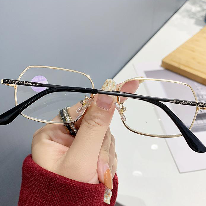 Stylish Women's Metal Frame HD Anti-Blue Light Reading Glasses - Perfect for Computer Work, Reading & Screen Time Protection