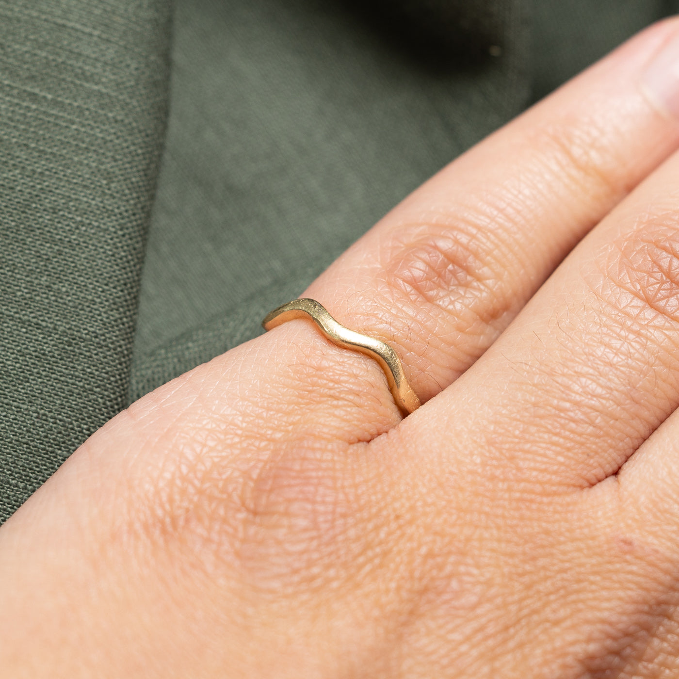 14K Yellow Gold Wavy Band Ring - 1.8mm Thin Wedding Band for Women - Size 4 - Perfect for Engagement, Anniversary & Everyday Wear