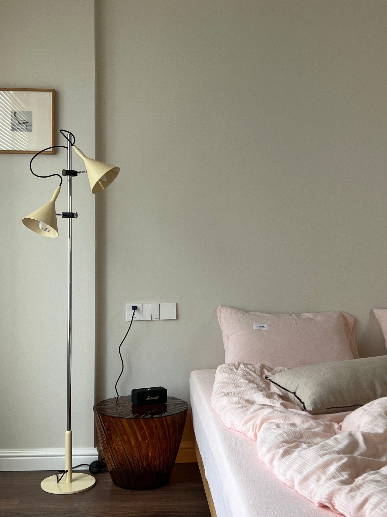 Modern Brass Floor Lamp - Adjustable Height & Dimmable LED Light for Living Room, Bedroom, or Office - Elegant Home Decor Lighting Fixture