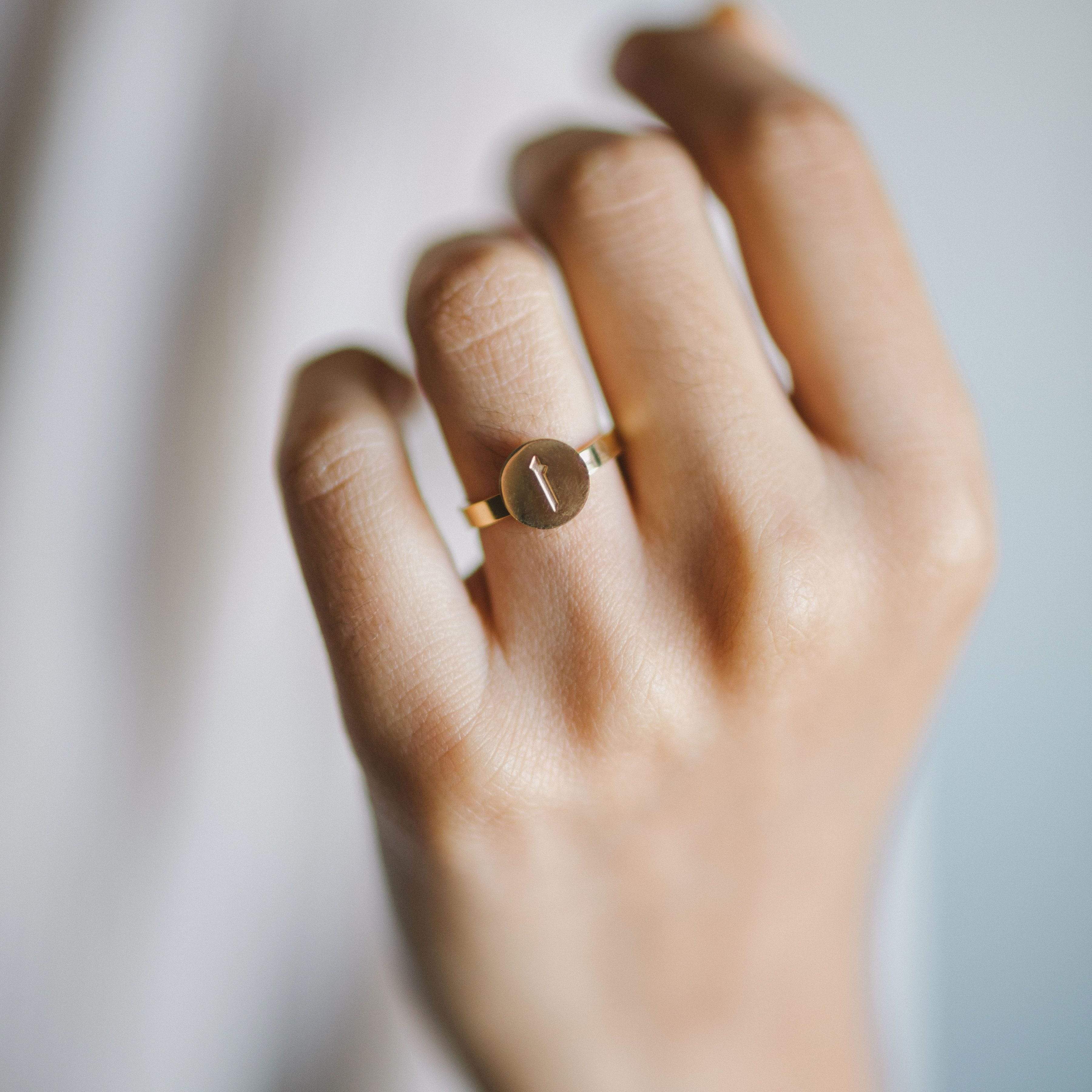Elegant Arabic Letter Ring - Personalized Name Jewelry for Women & Men - Perfect for Gifts, Weddings, and Special Occasions