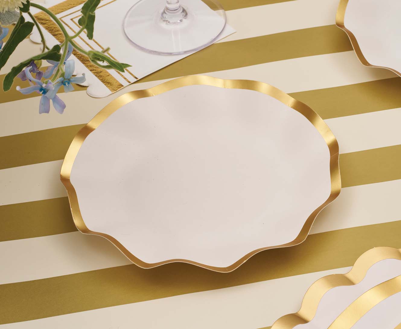 Elegant White Dinnerware Set - 16-Piece Porcelain Tableware for Daily Use, Formal Dining & Entertaining | Dishwasher & Microwave Safe